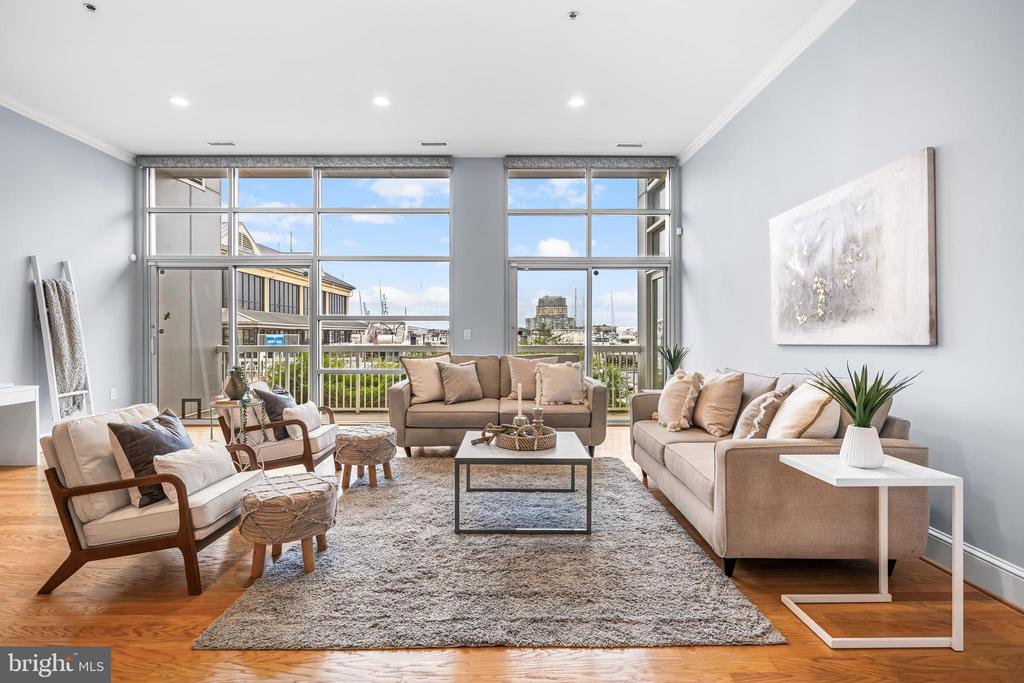 2772 Lighthouse Pt E #101