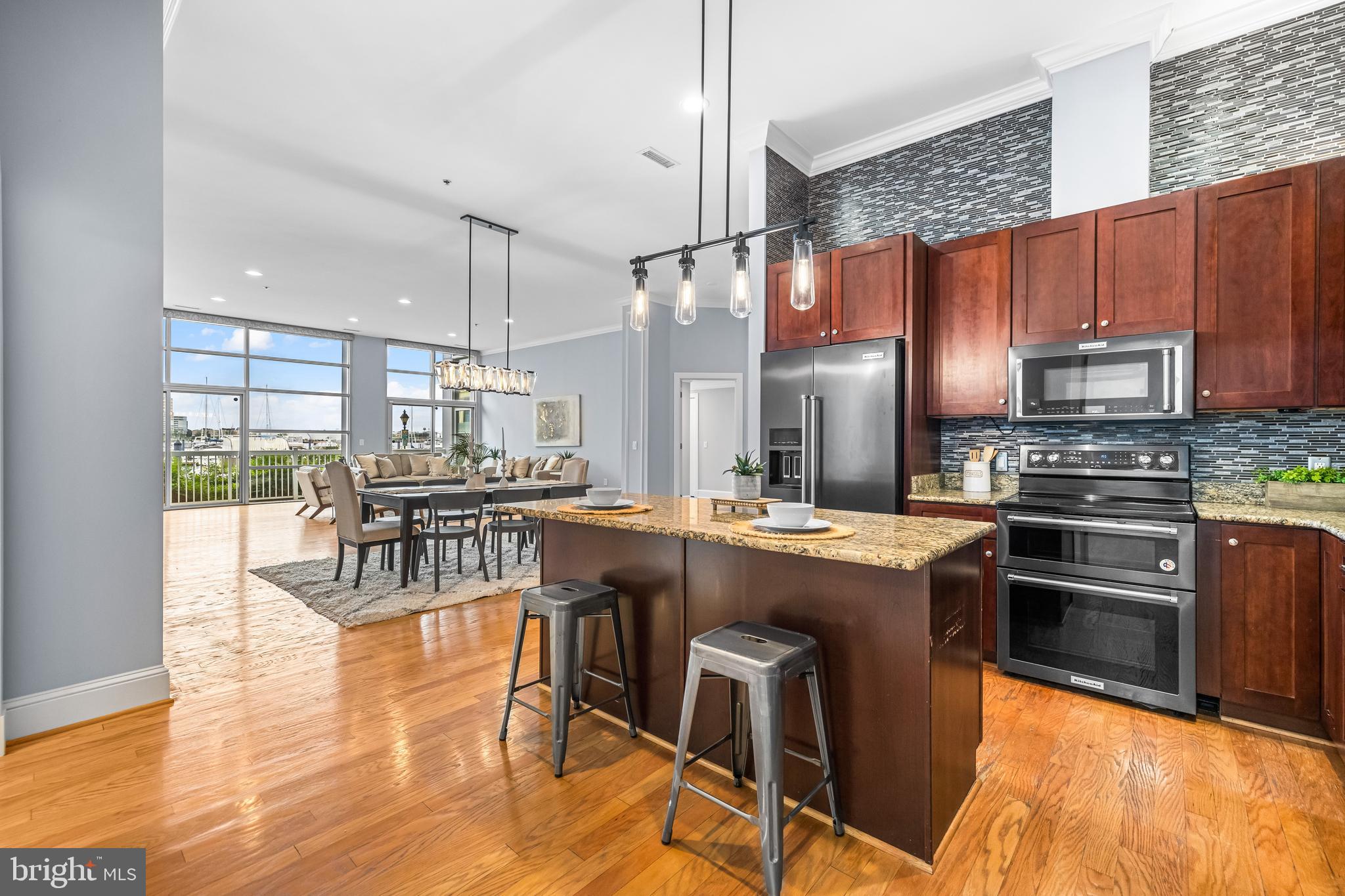 2772 Lighthouse Pt E #101