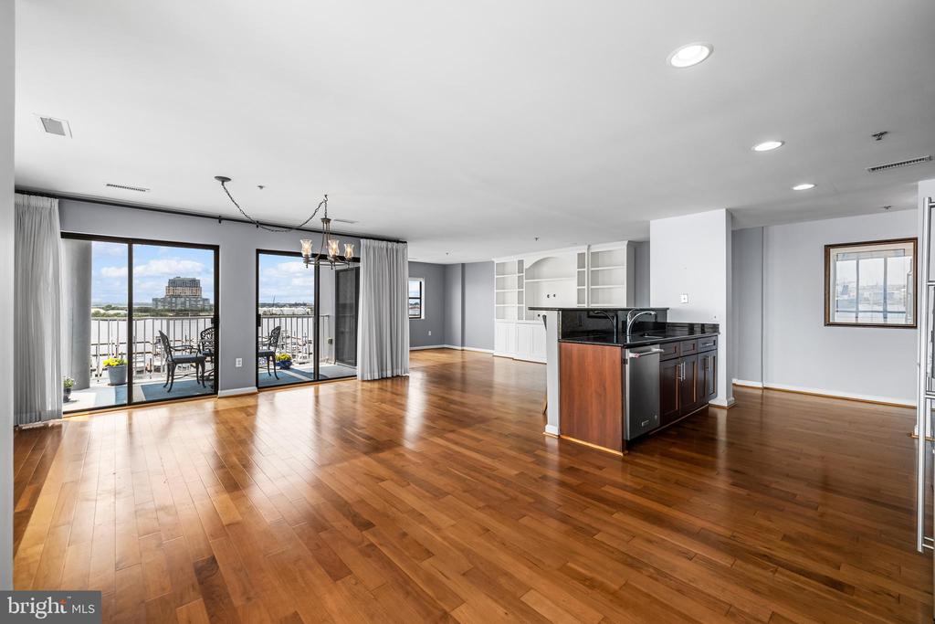 2702 Lighthouse Pt E #638