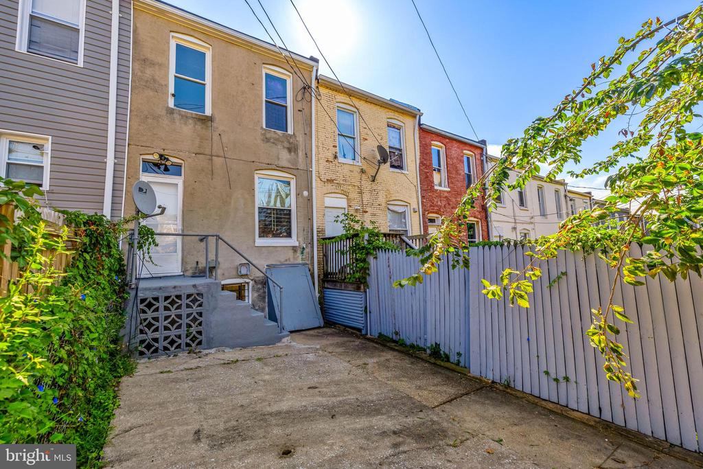 618 DENISON STREET