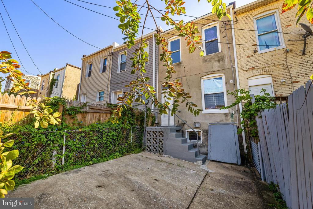 618 DENISON STREET