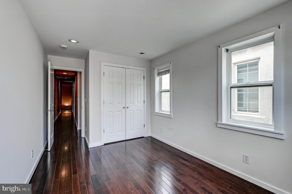 136 W OSTEND STREET
