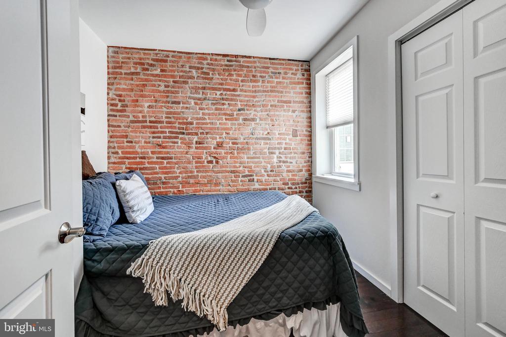 136 W OSTEND STREET