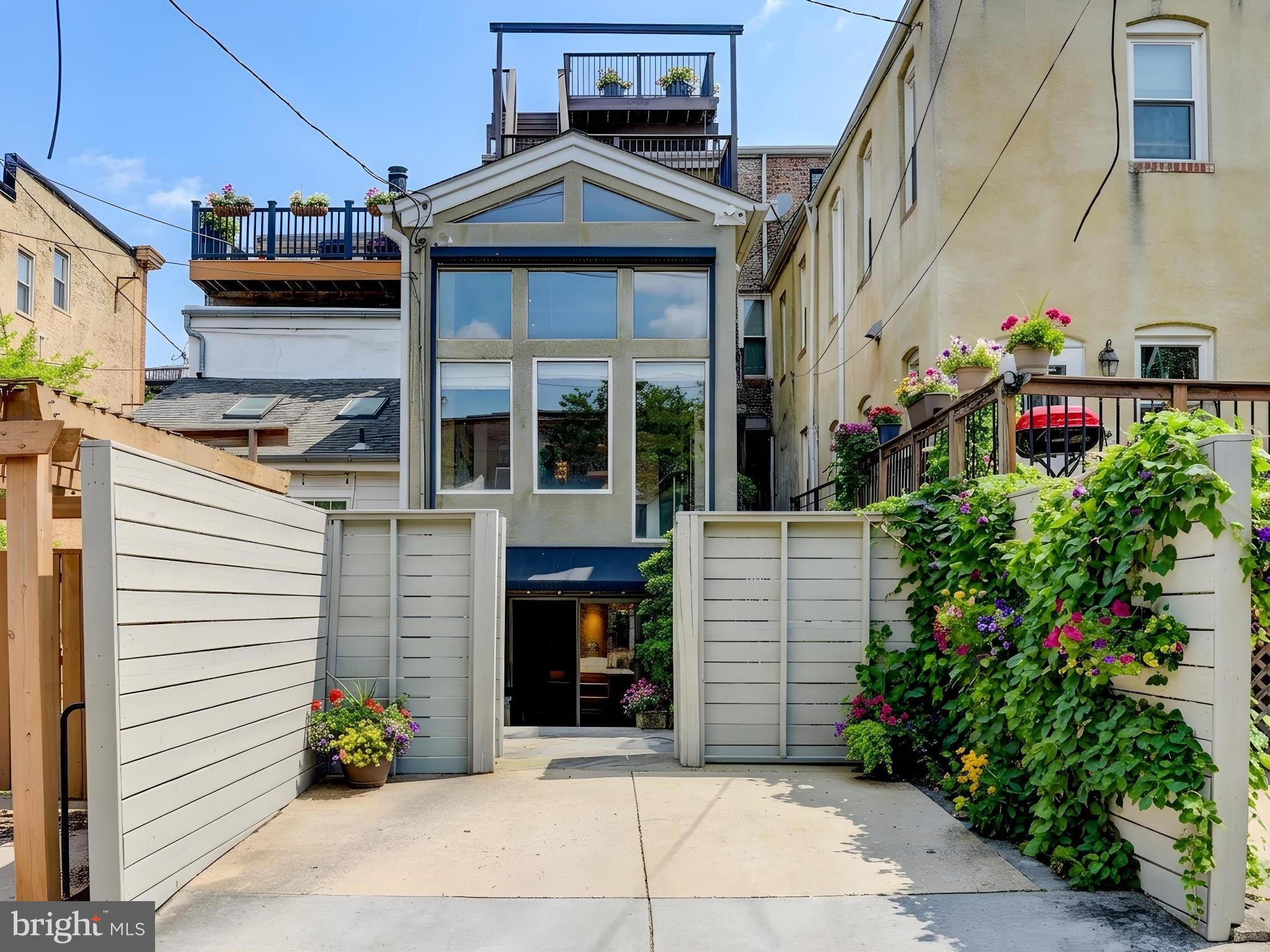 2119 E LOMBARD STREET E