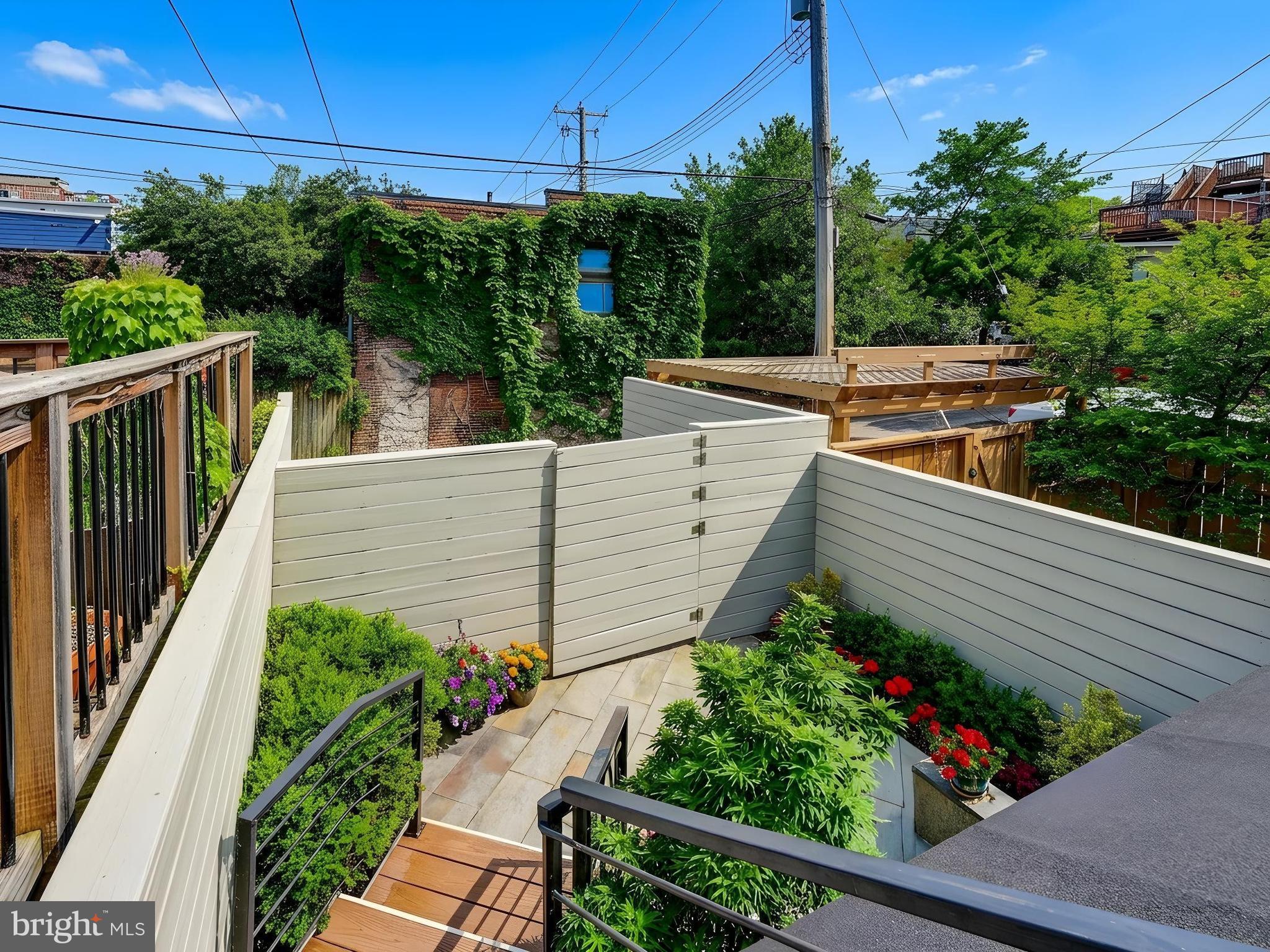 2119 E LOMBARD STREET E