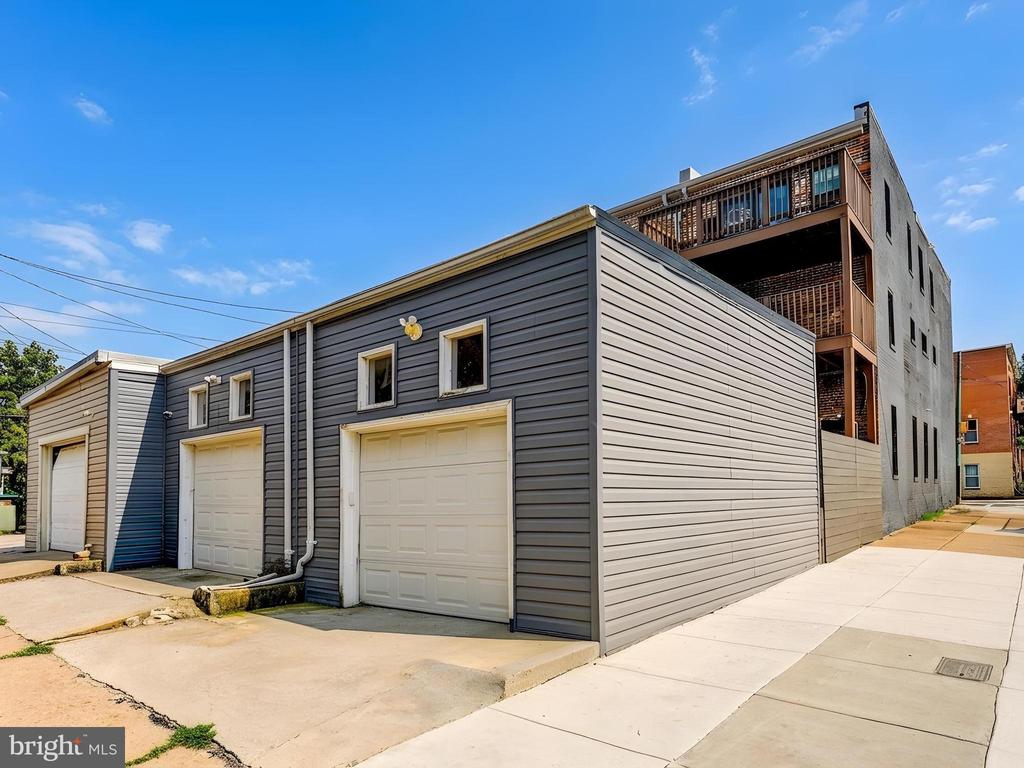 2100 E FAYETTE STREET