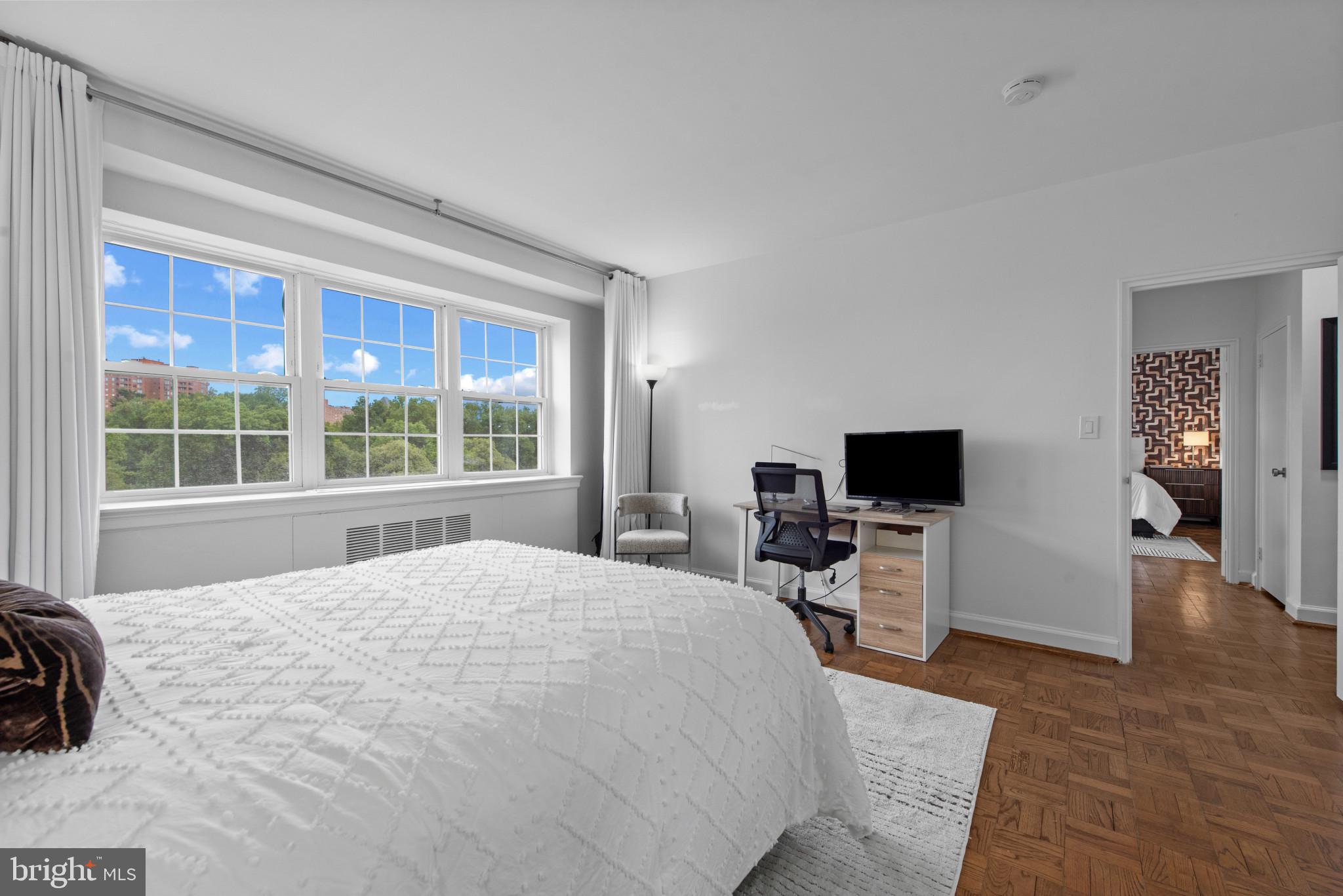 3601 GREENWAY 806