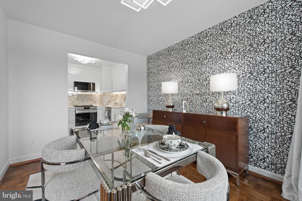 3601 GREENWAY 806