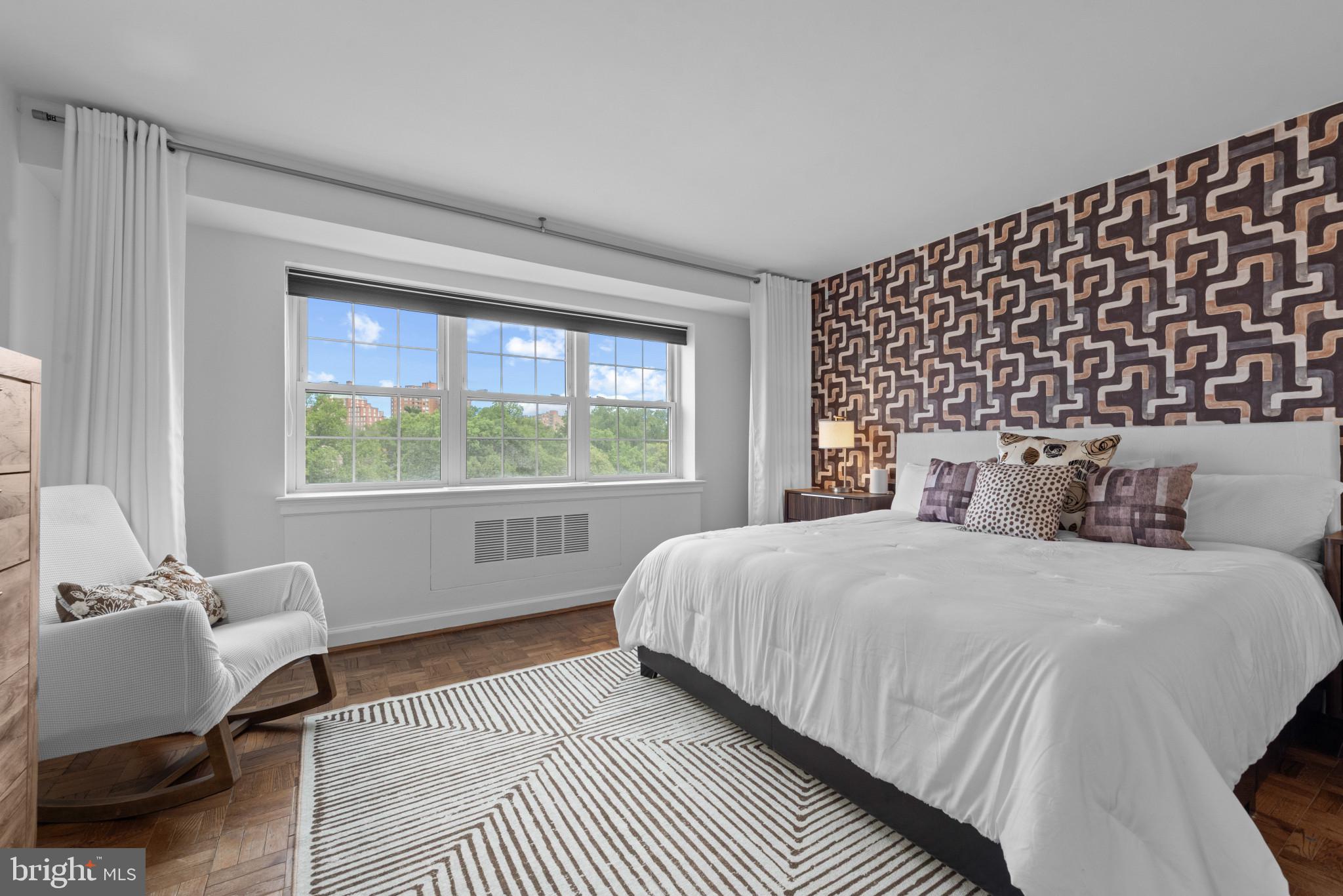 3601 GREENWAY 806