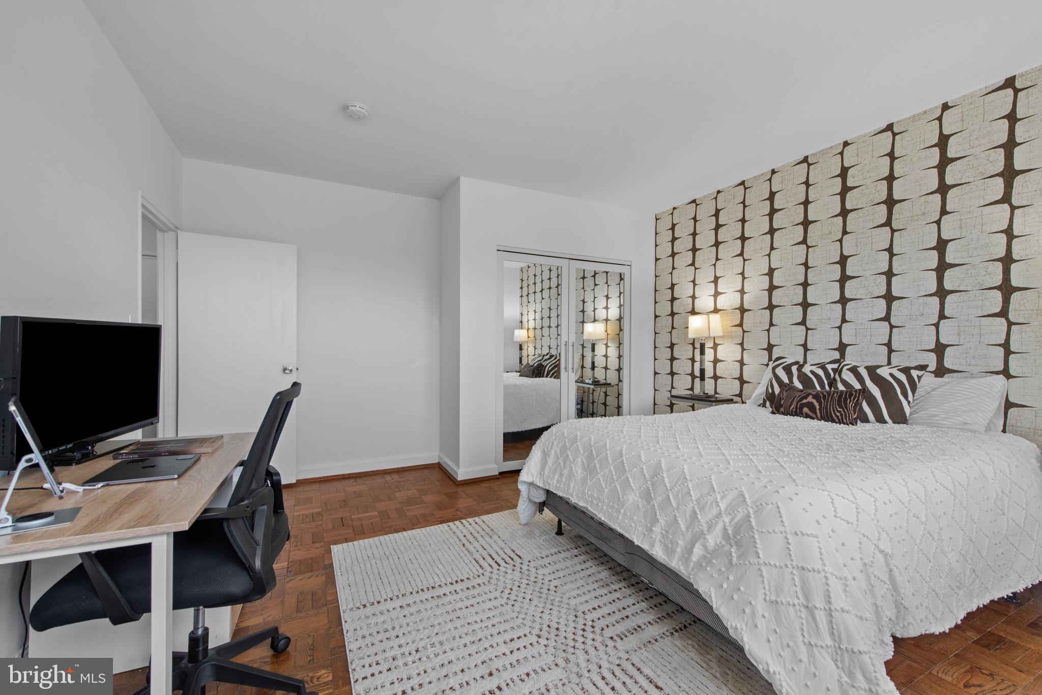 3601 GREENWAY 806
