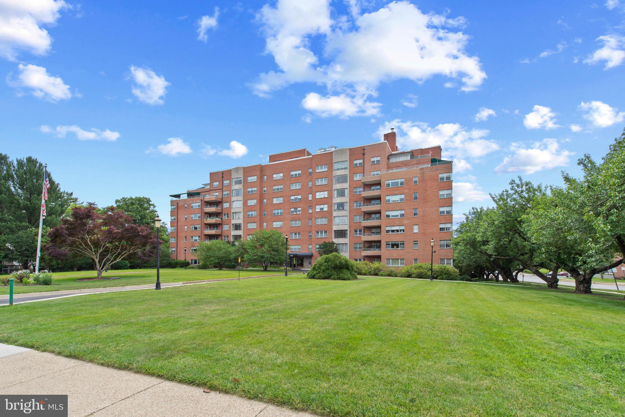 3601 GREENWAY 806
