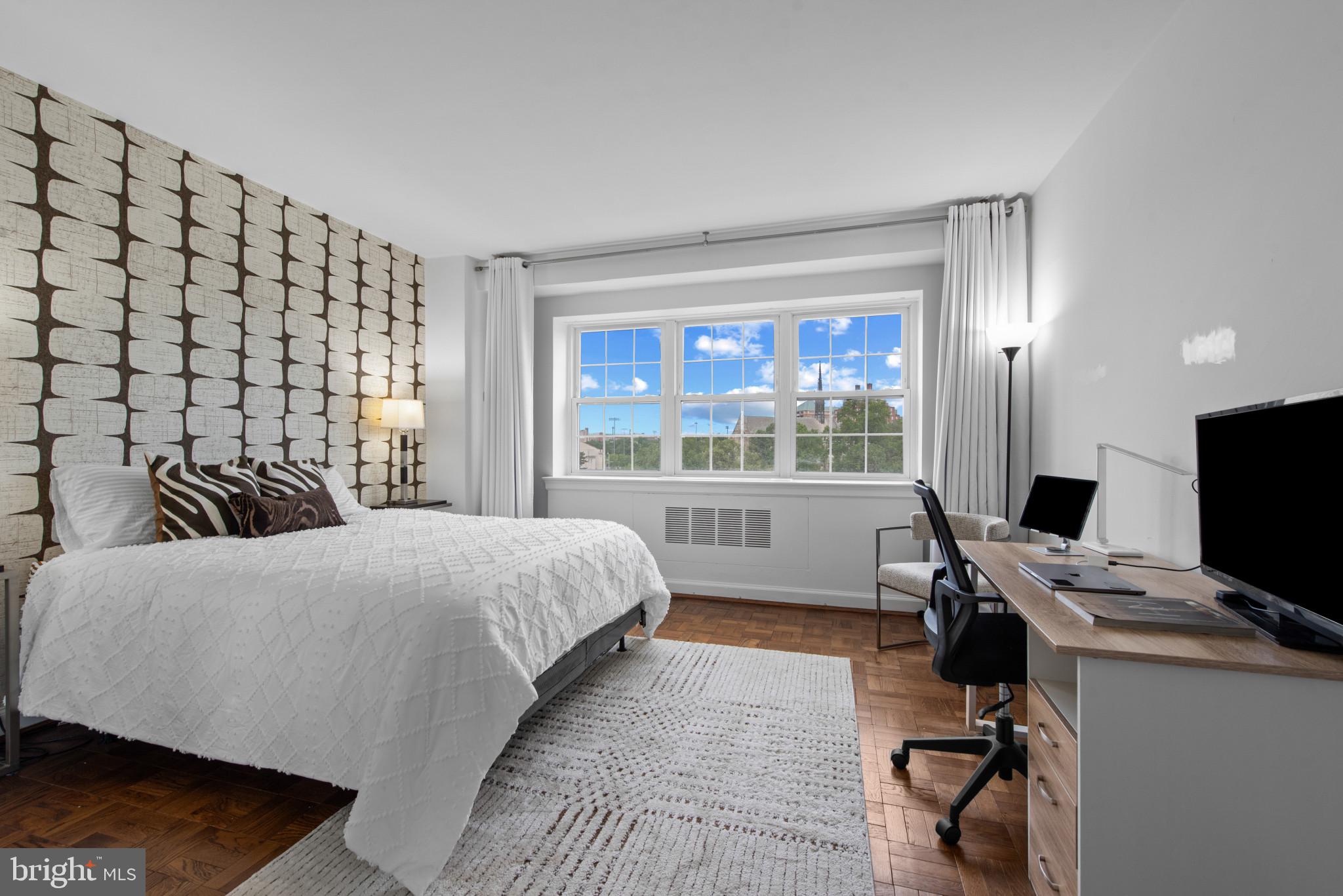 3601 GREENWAY 806