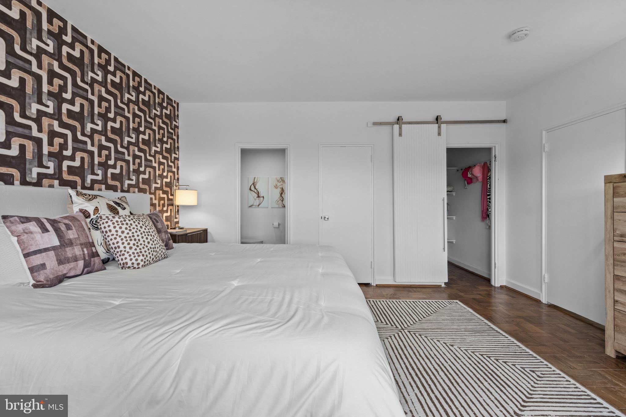 3601 GREENWAY 806