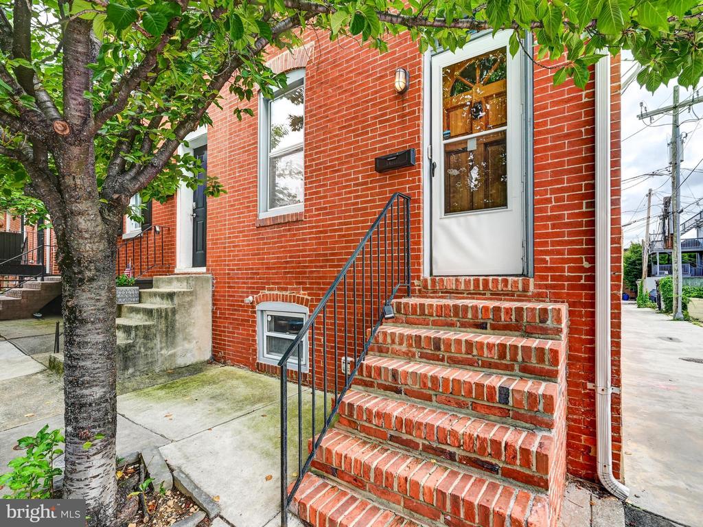 127 S CASTLE STREET