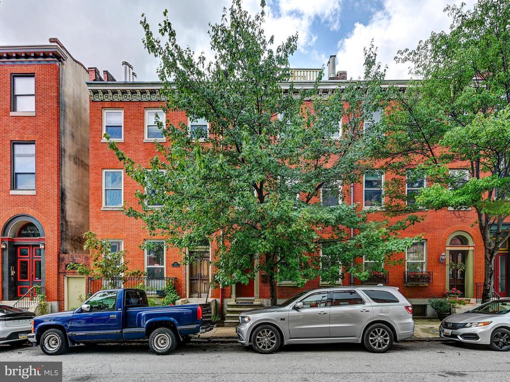 2015 E PRATT STREET