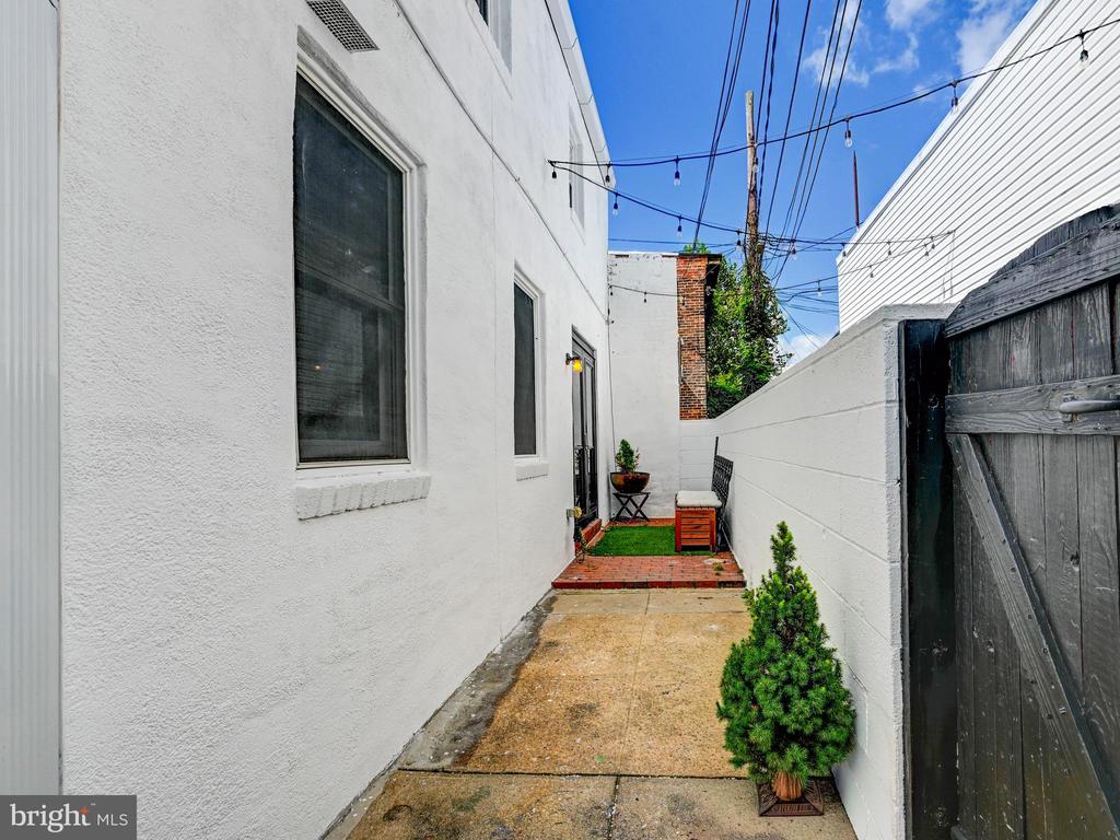 126 S CASTLE STREET