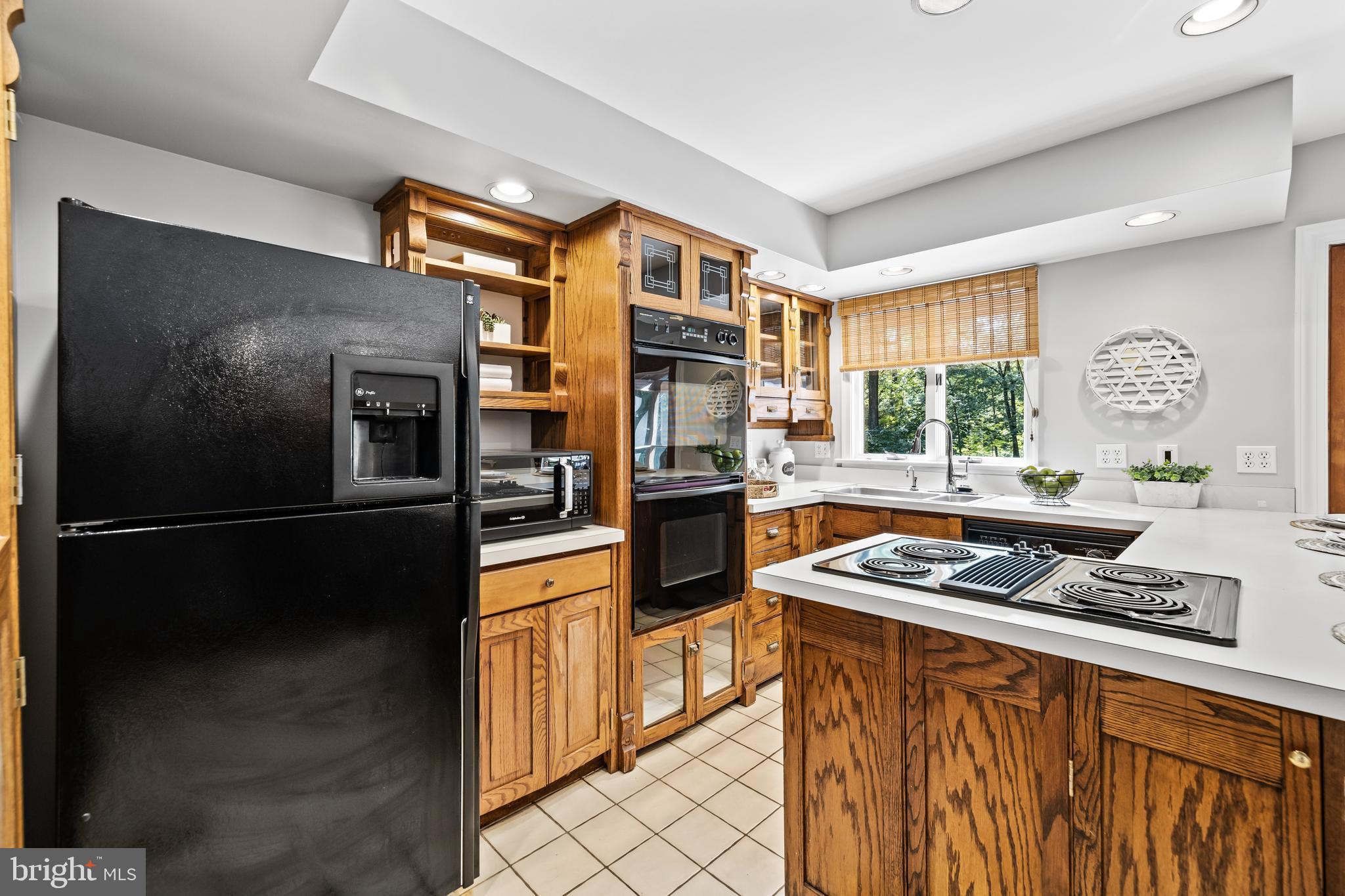 912 ELLENDALE DRIVE