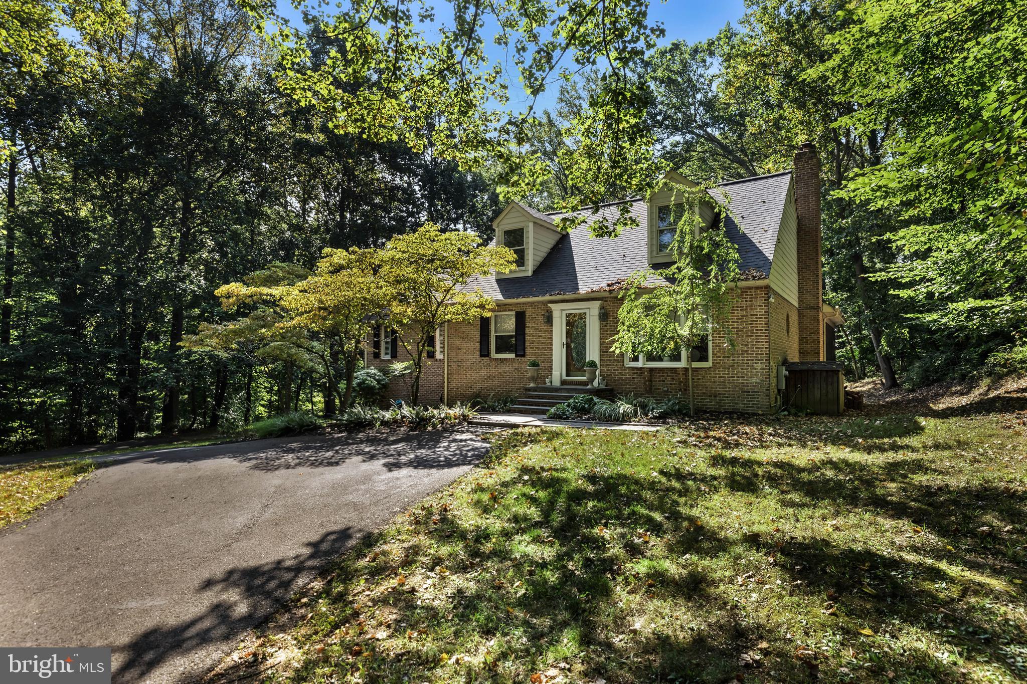 912 ELLENDALE DRIVE