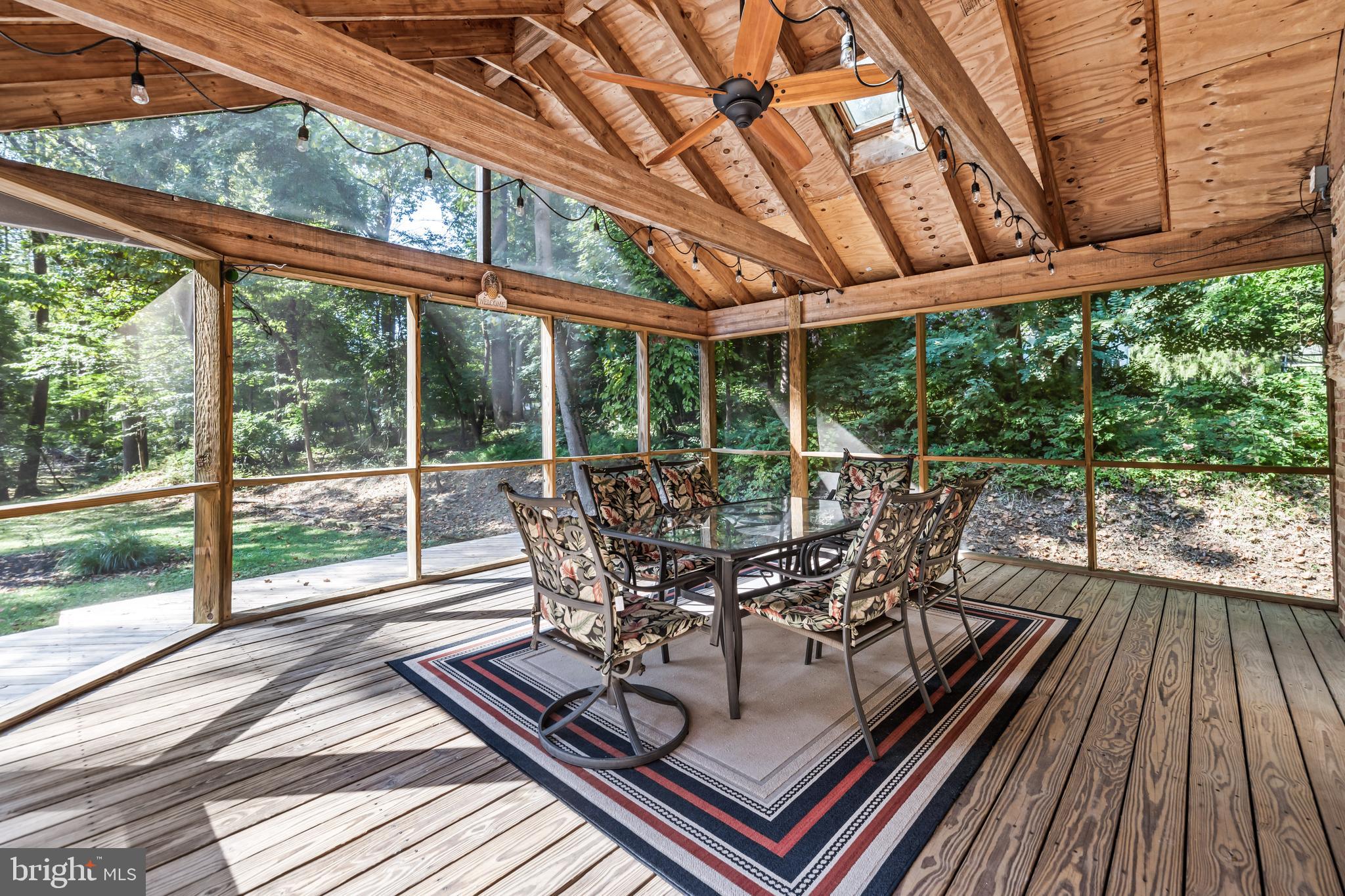 912 ELLENDALE DRIVE