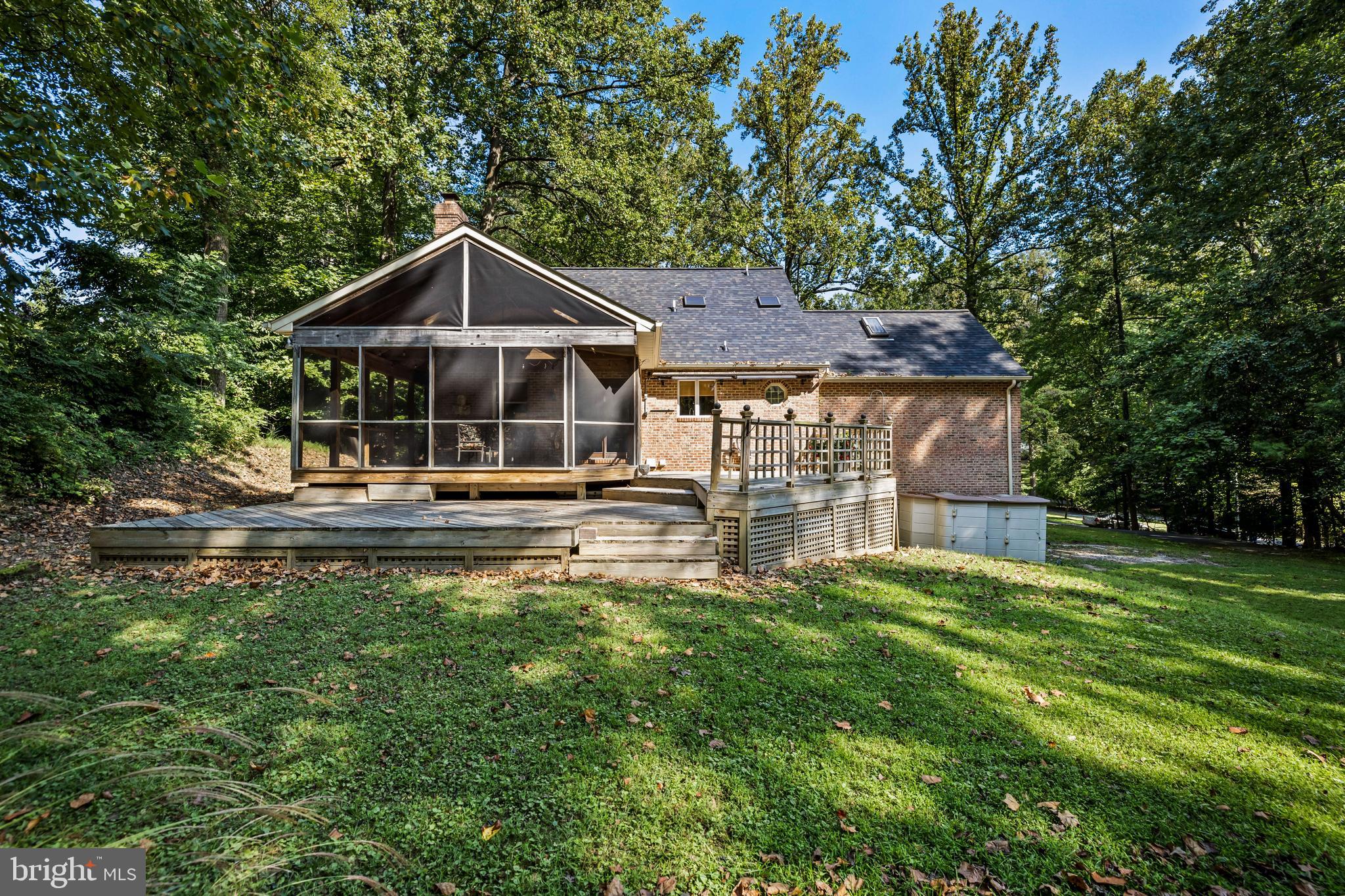 912 ELLENDALE DRIVE