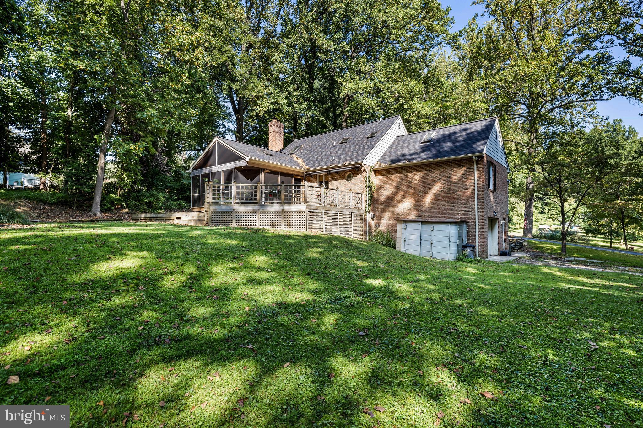 912 ELLENDALE DRIVE