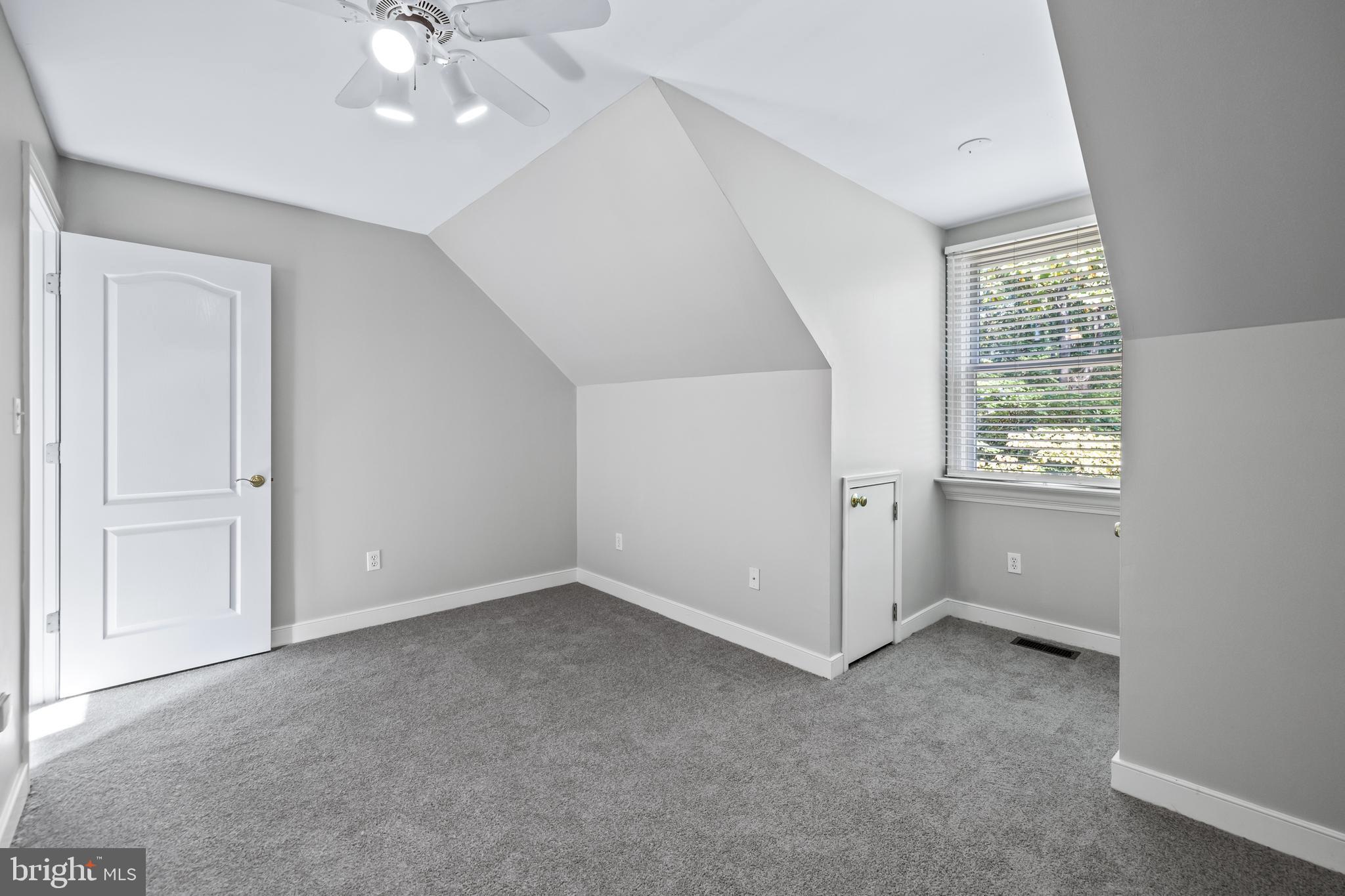 912 ELLENDALE DRIVE