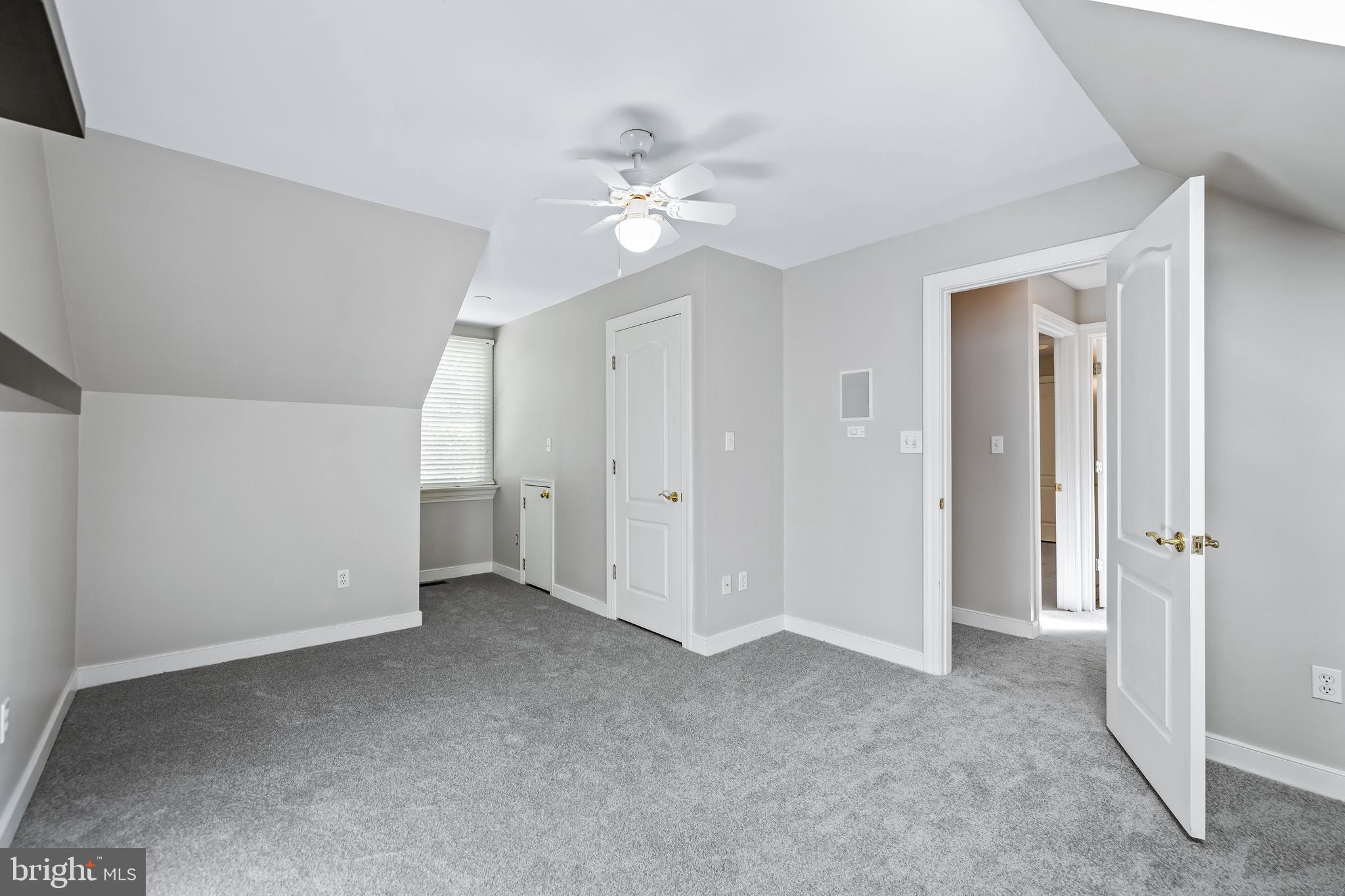 912 ELLENDALE DRIVE