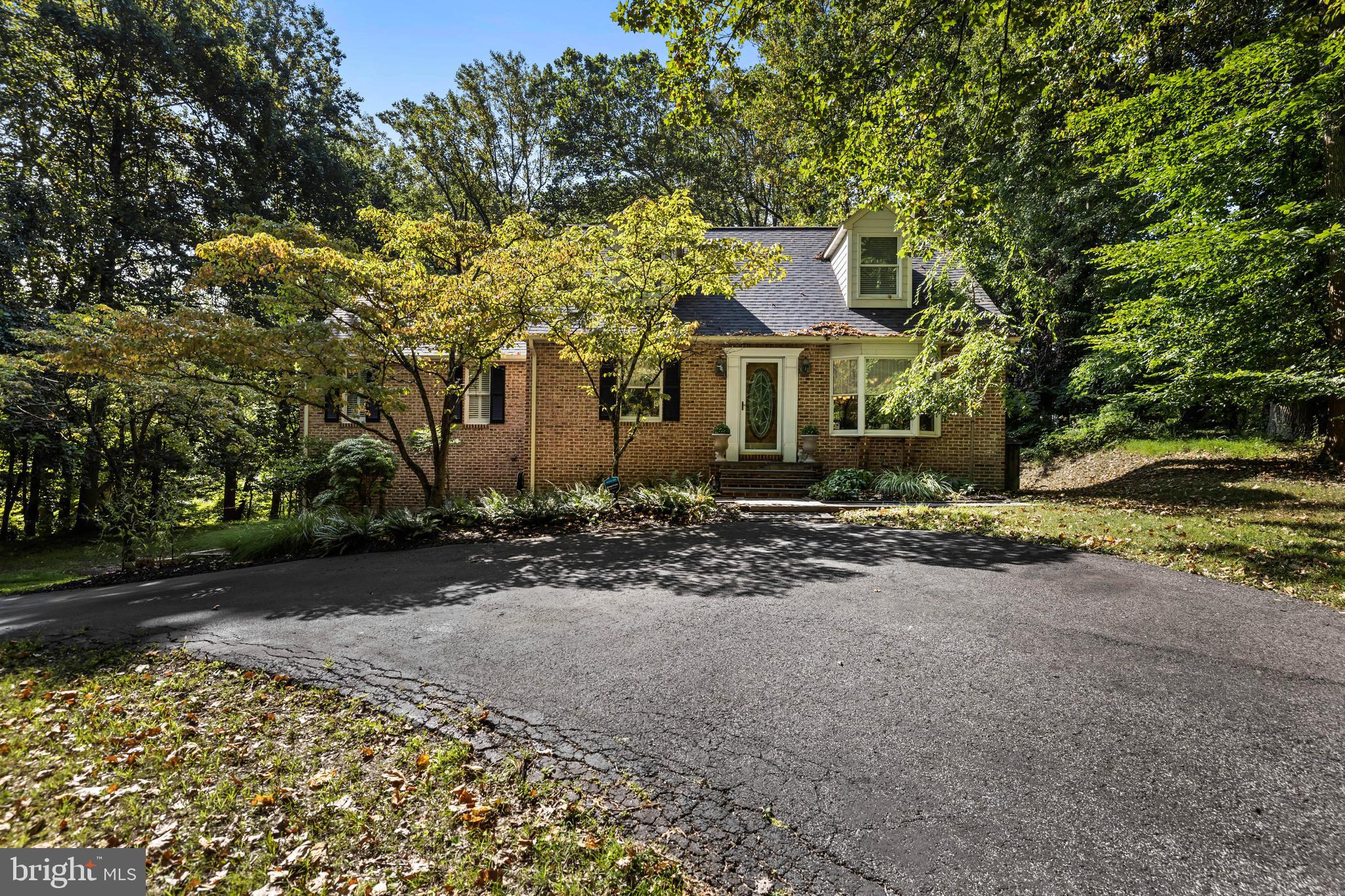 912 ELLENDALE DRIVE