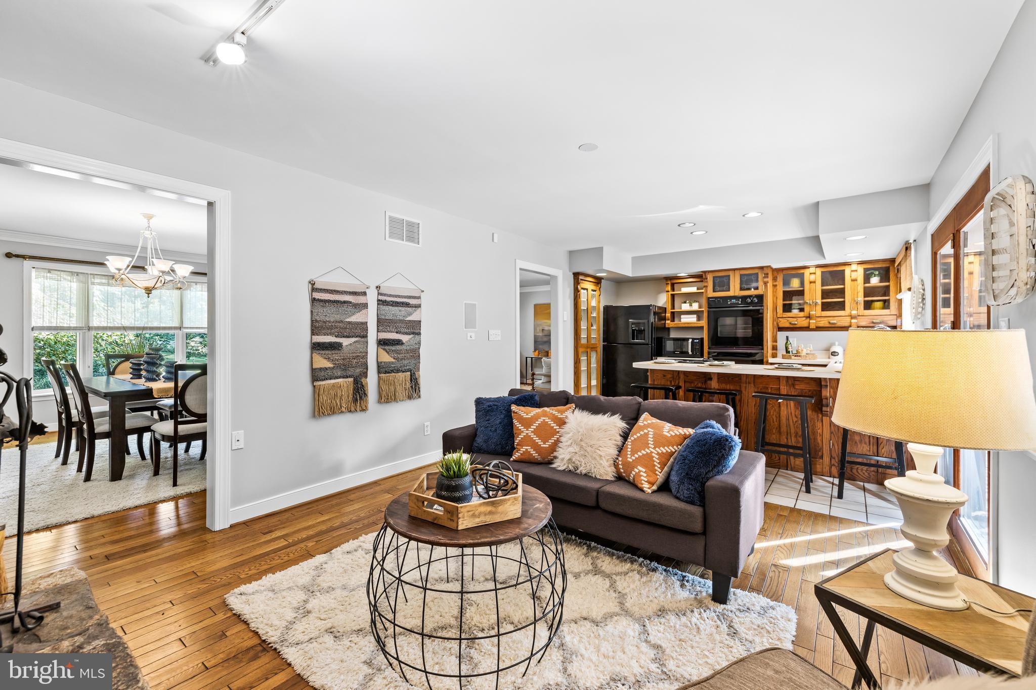 912 ELLENDALE DRIVE