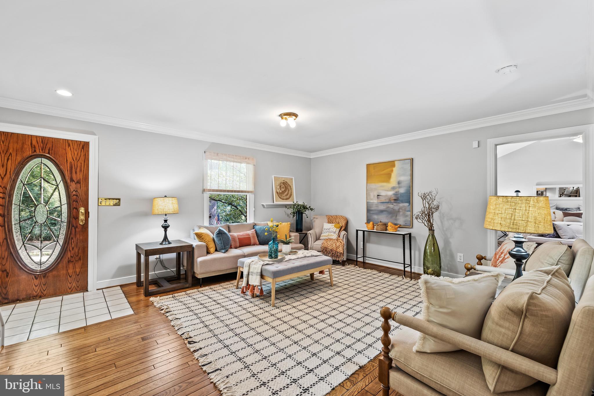 912 ELLENDALE DRIVE