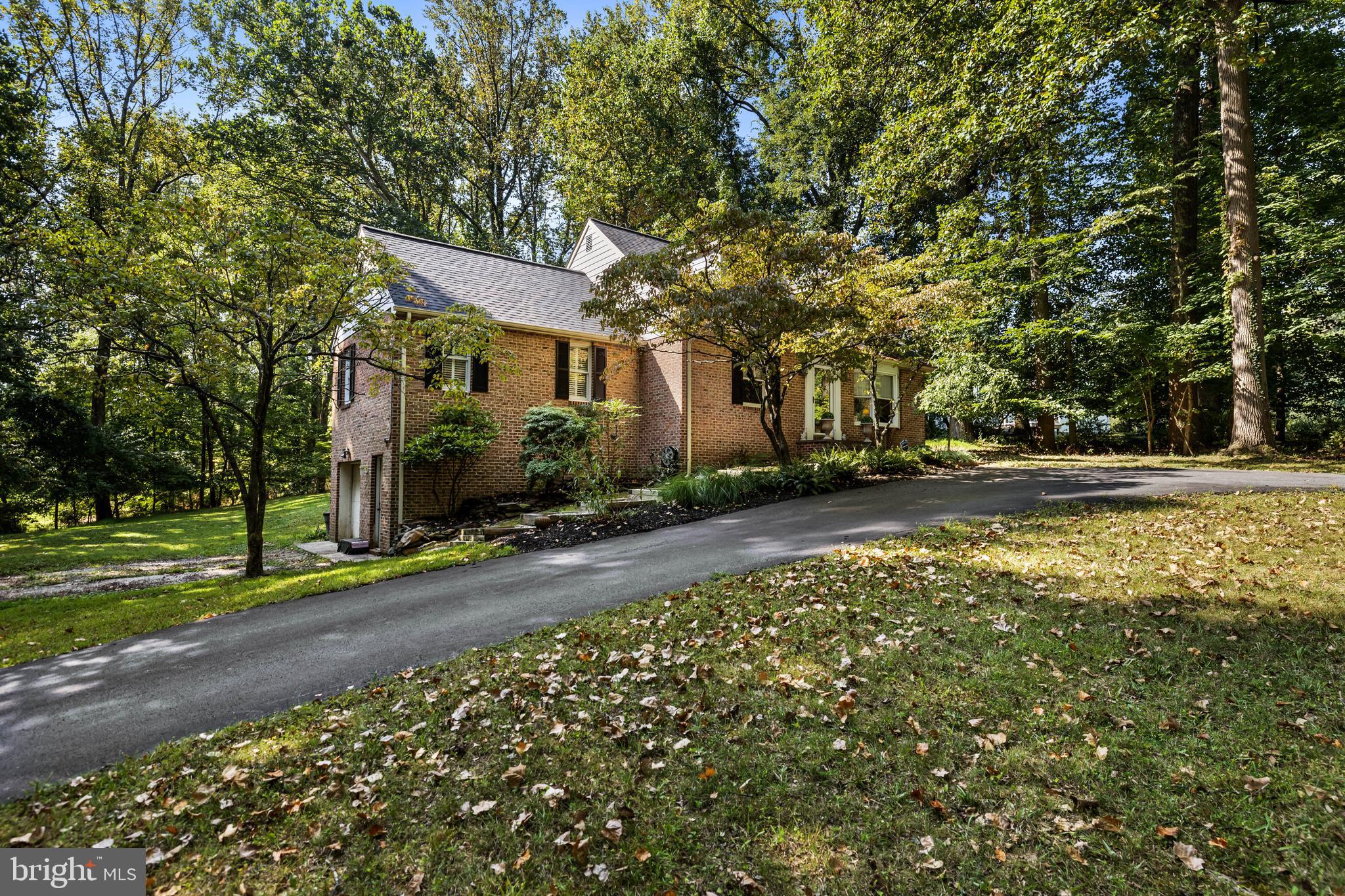 912 ELLENDALE DRIVE