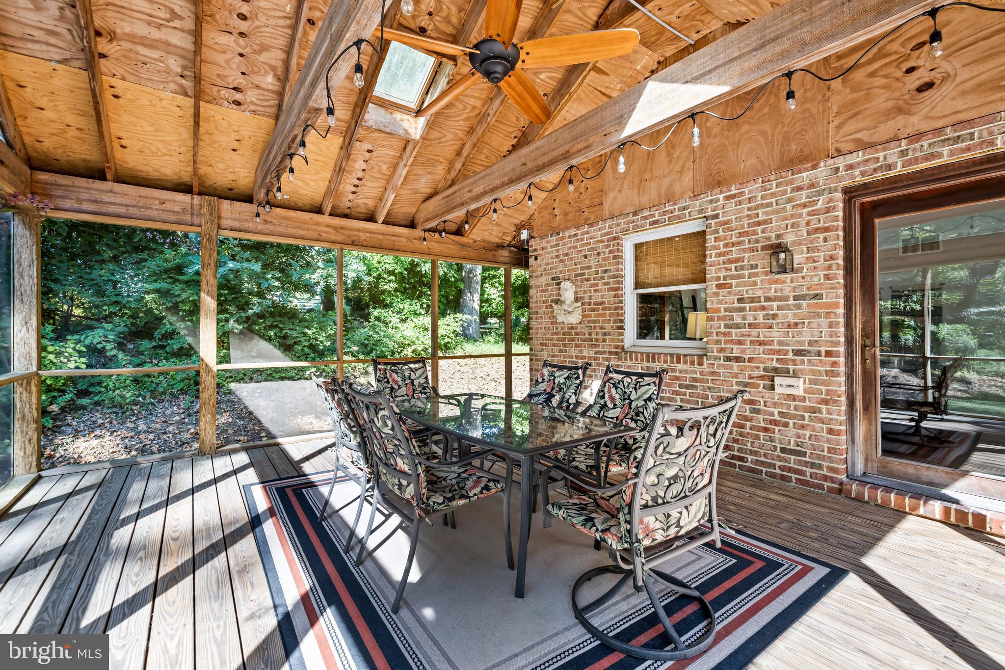 912 ELLENDALE DRIVE