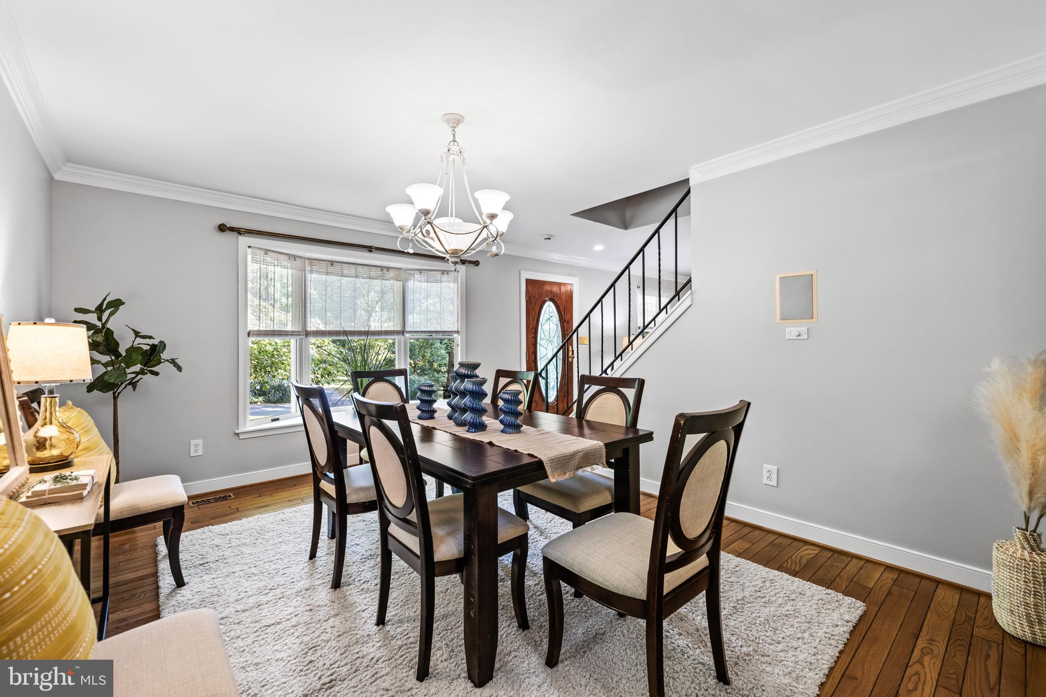 912 ELLENDALE DRIVE
