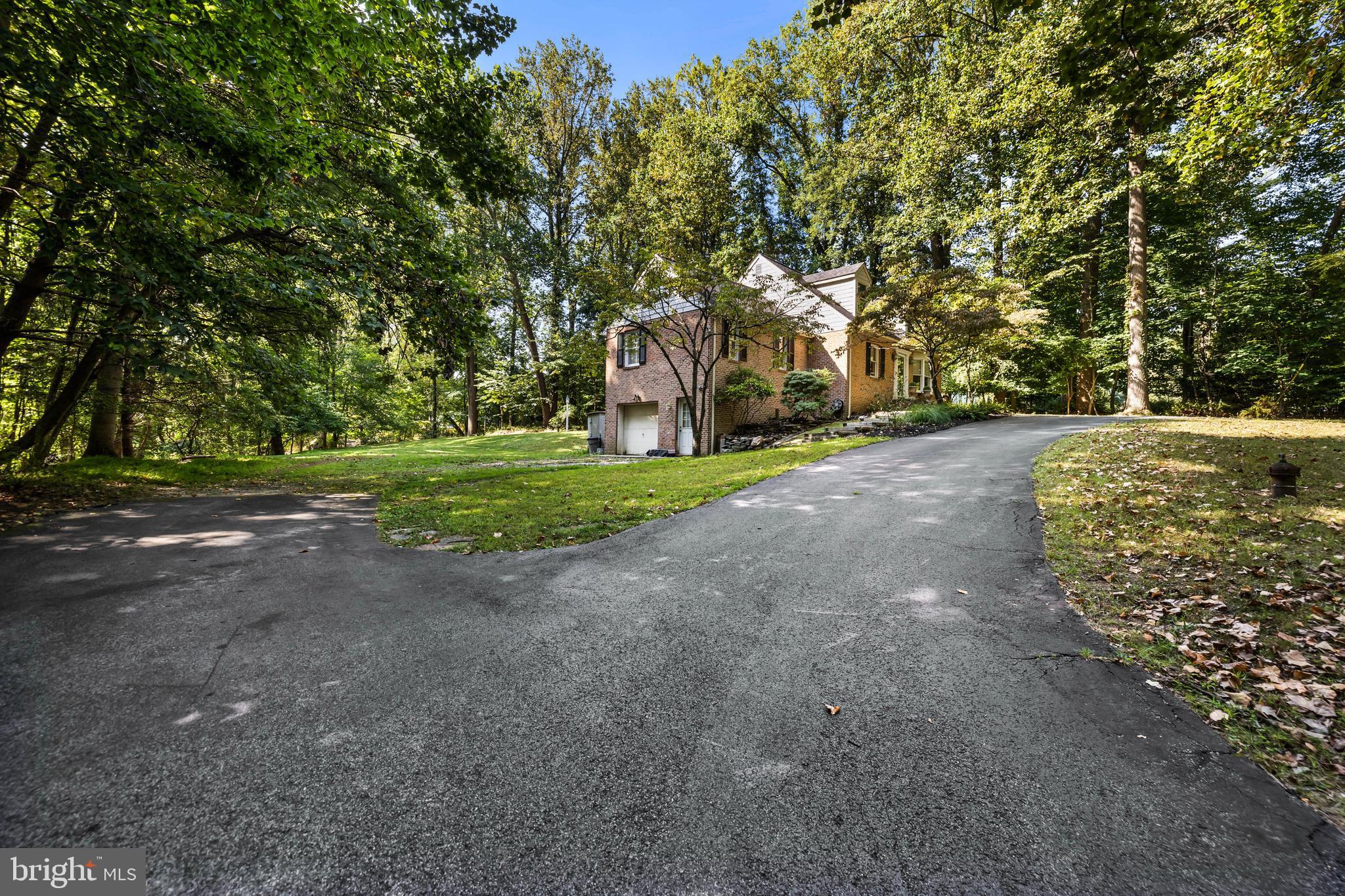 912 ELLENDALE DRIVE