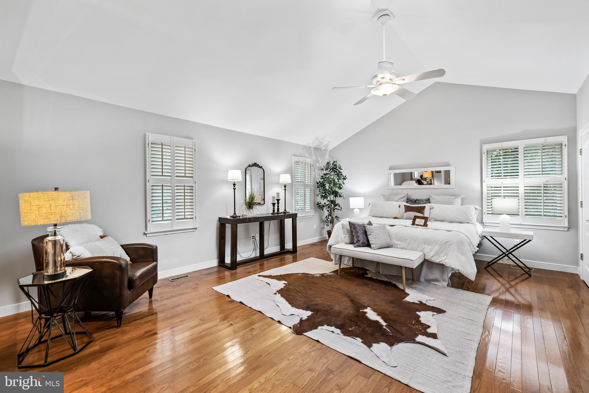 912 ELLENDALE DRIVE