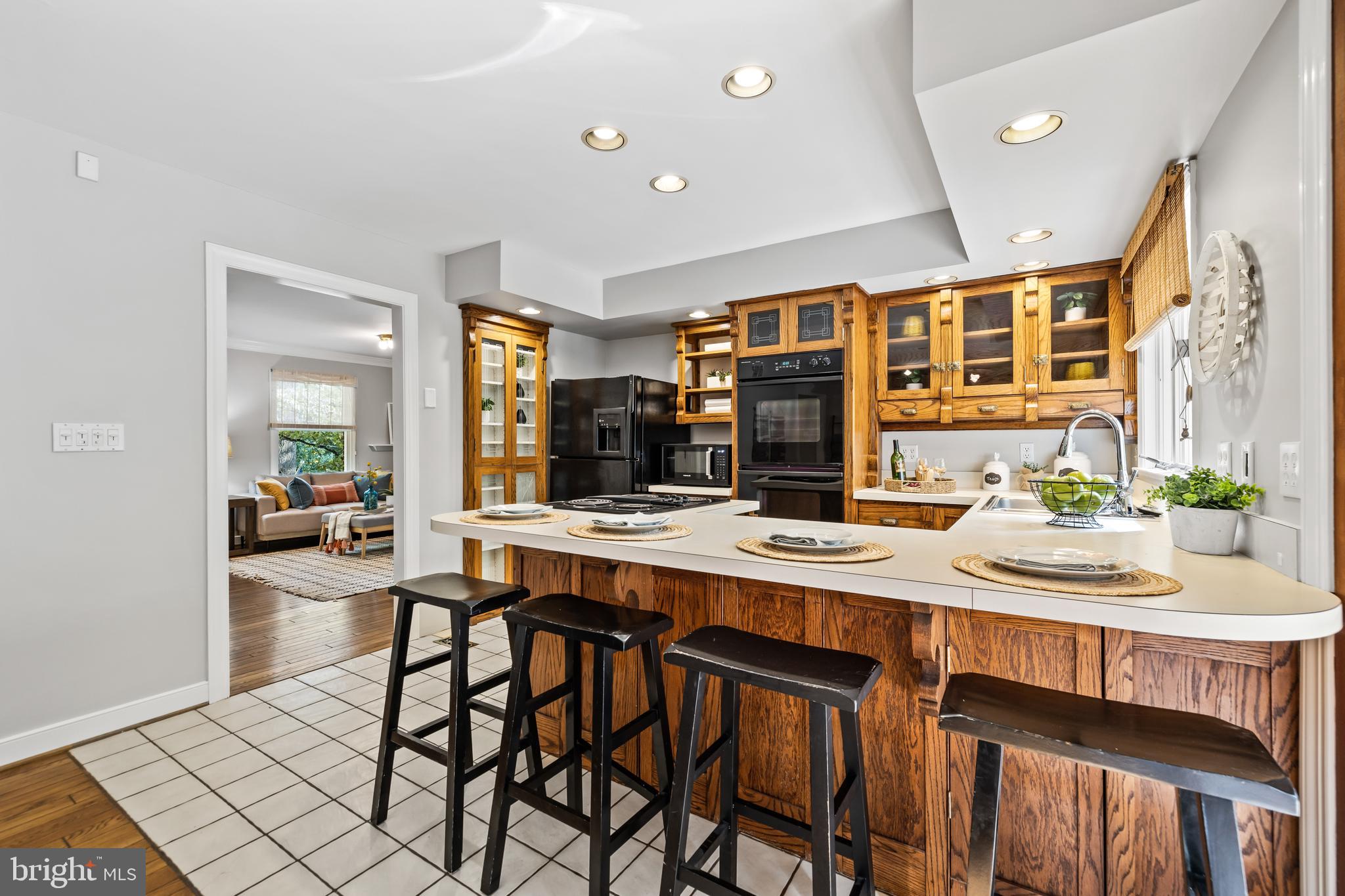 912 ELLENDALE DRIVE