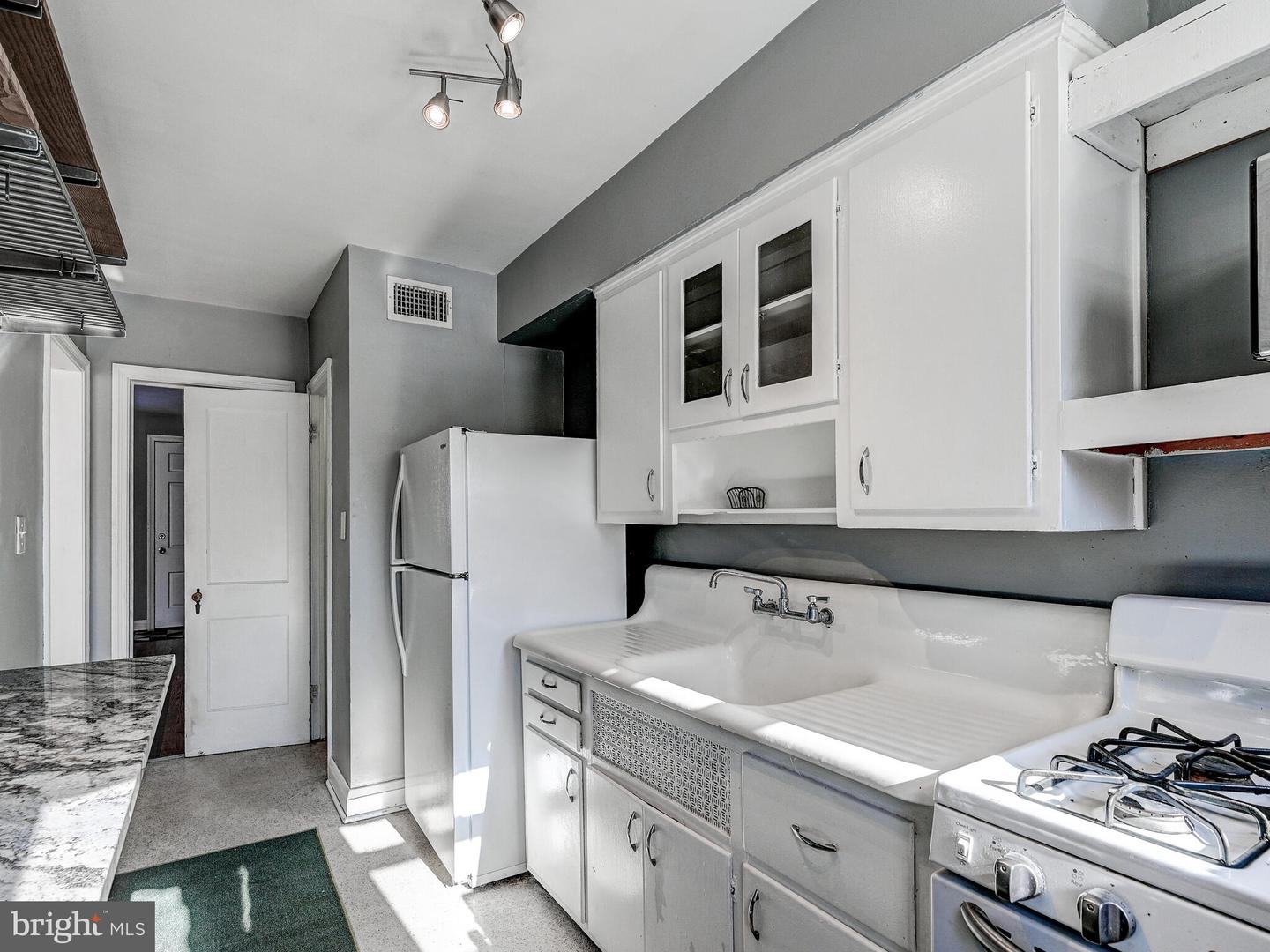 237 Linden AVENUE