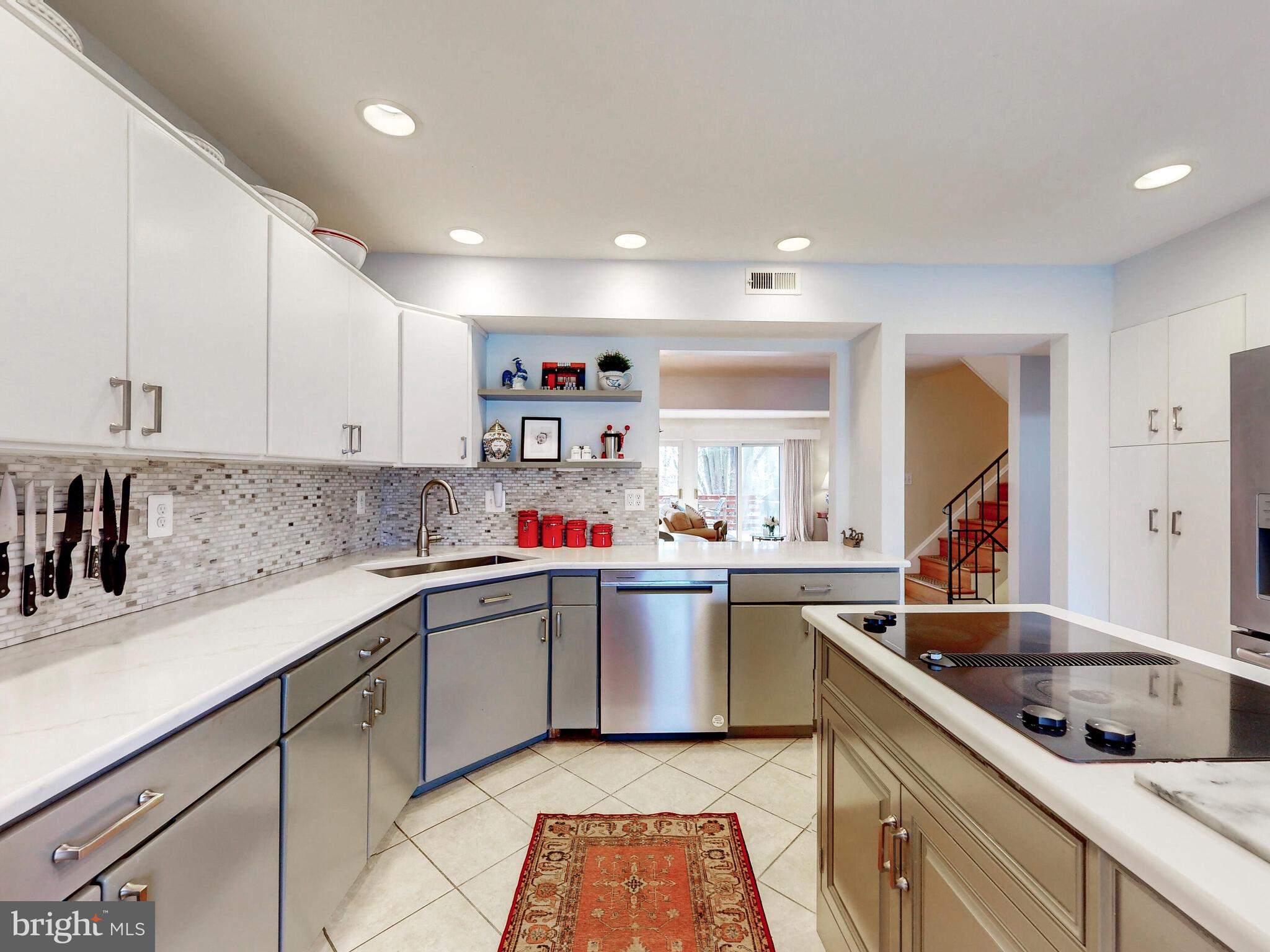 6103 Buckingham Manor Dr