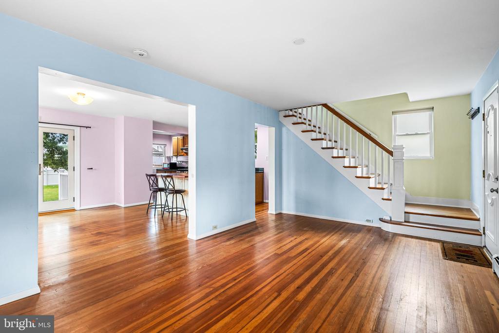 5552 Carville Ave
