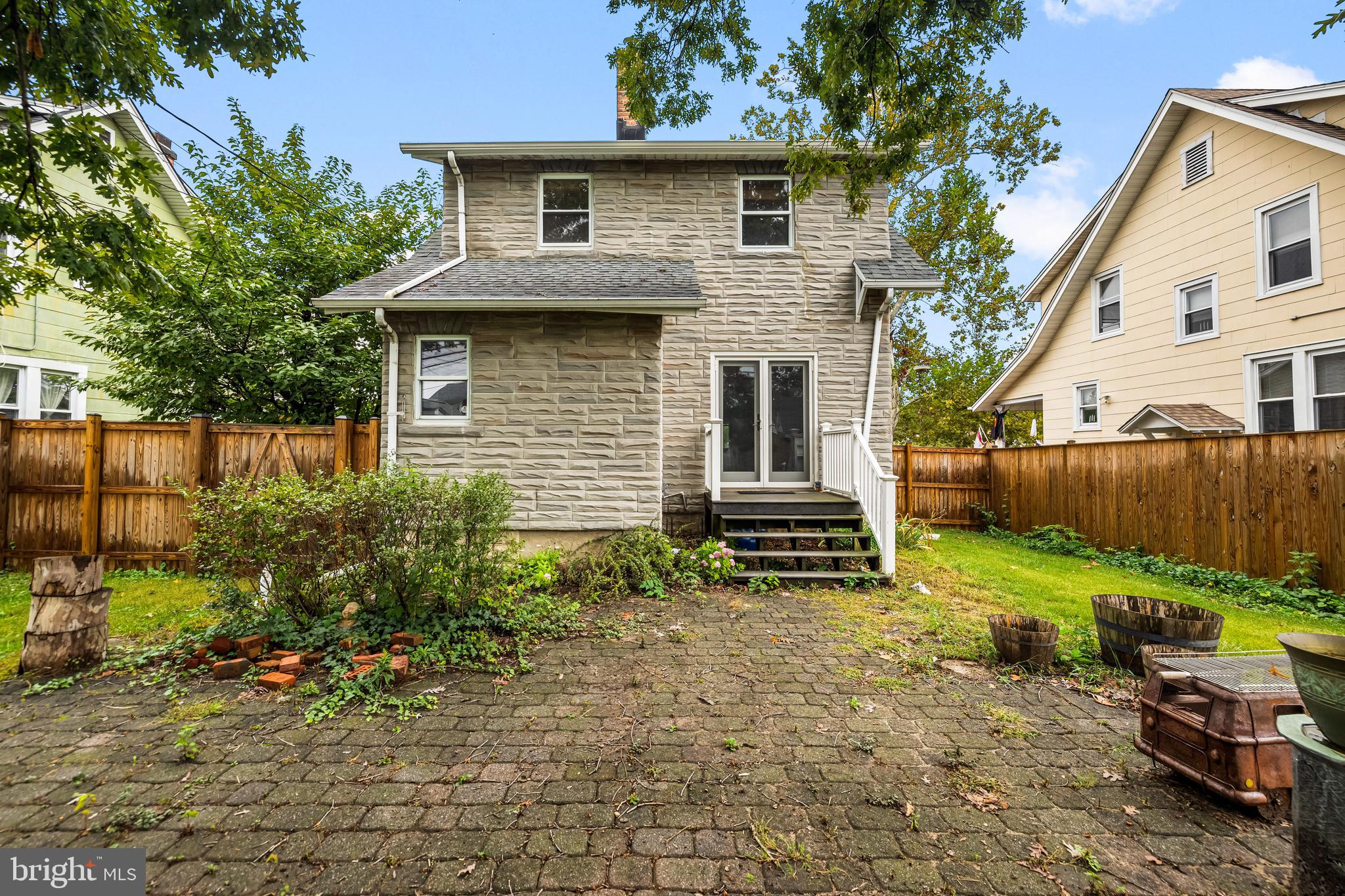 5552 Carville Ave