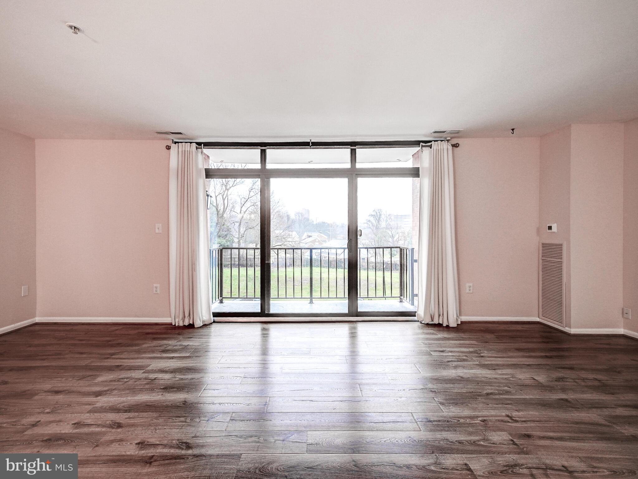 1 Smeton Pl #400