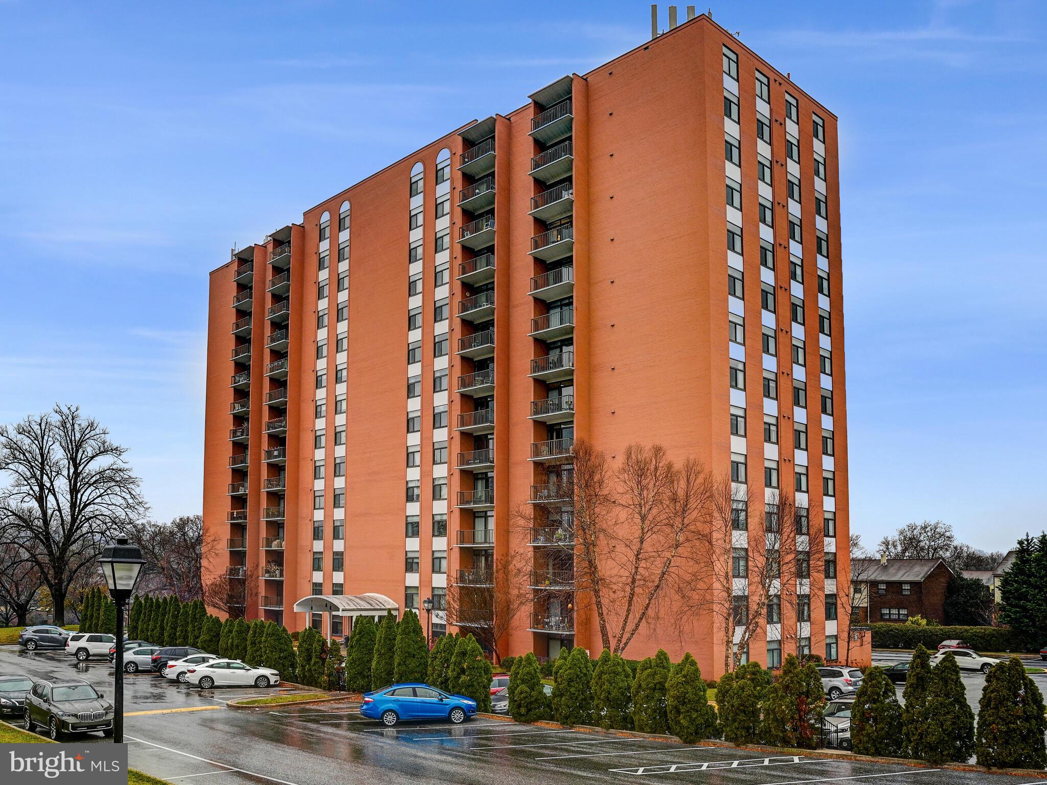 1 Smeton Pl #400
