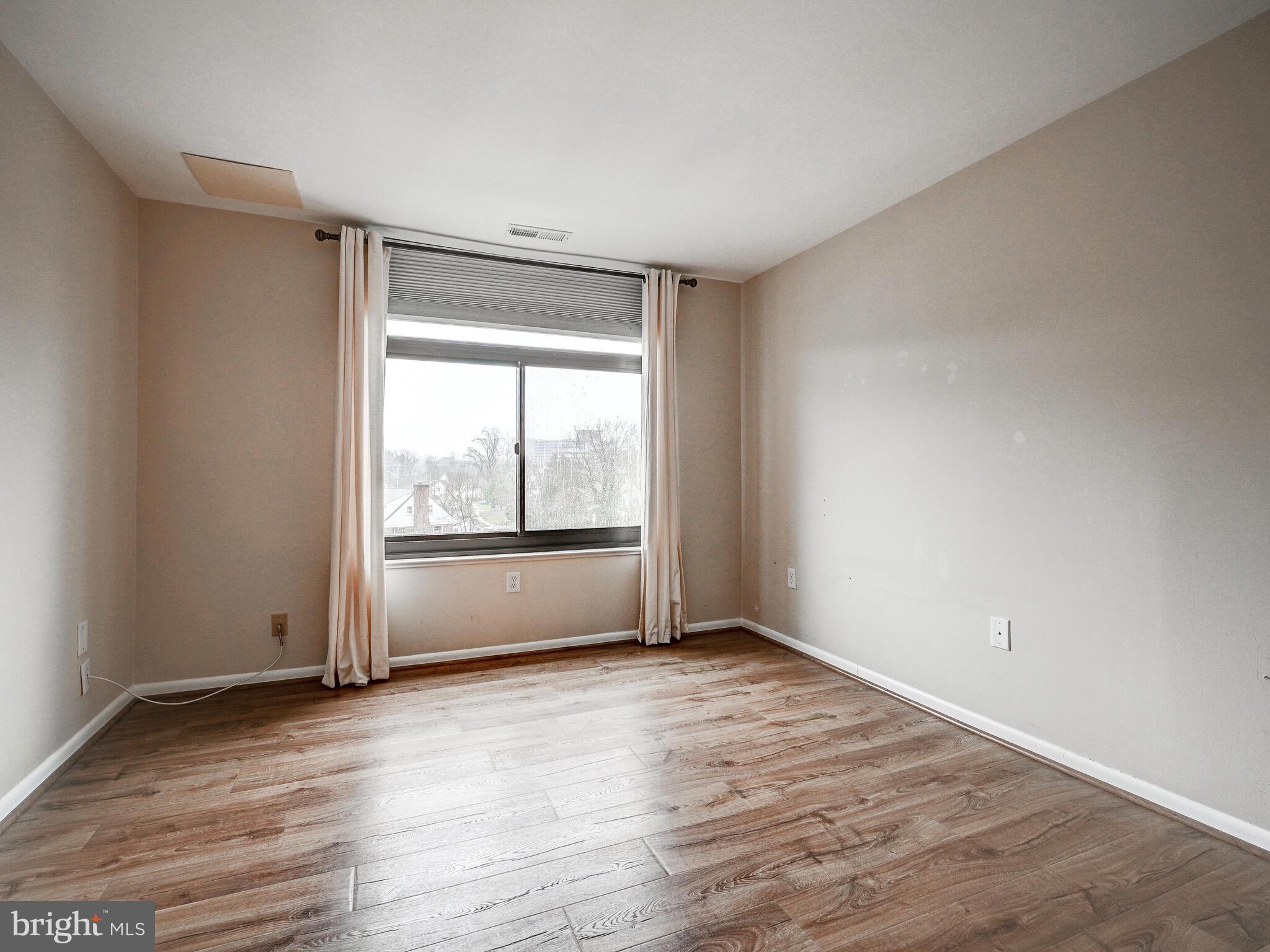 1 Smeton Pl #400