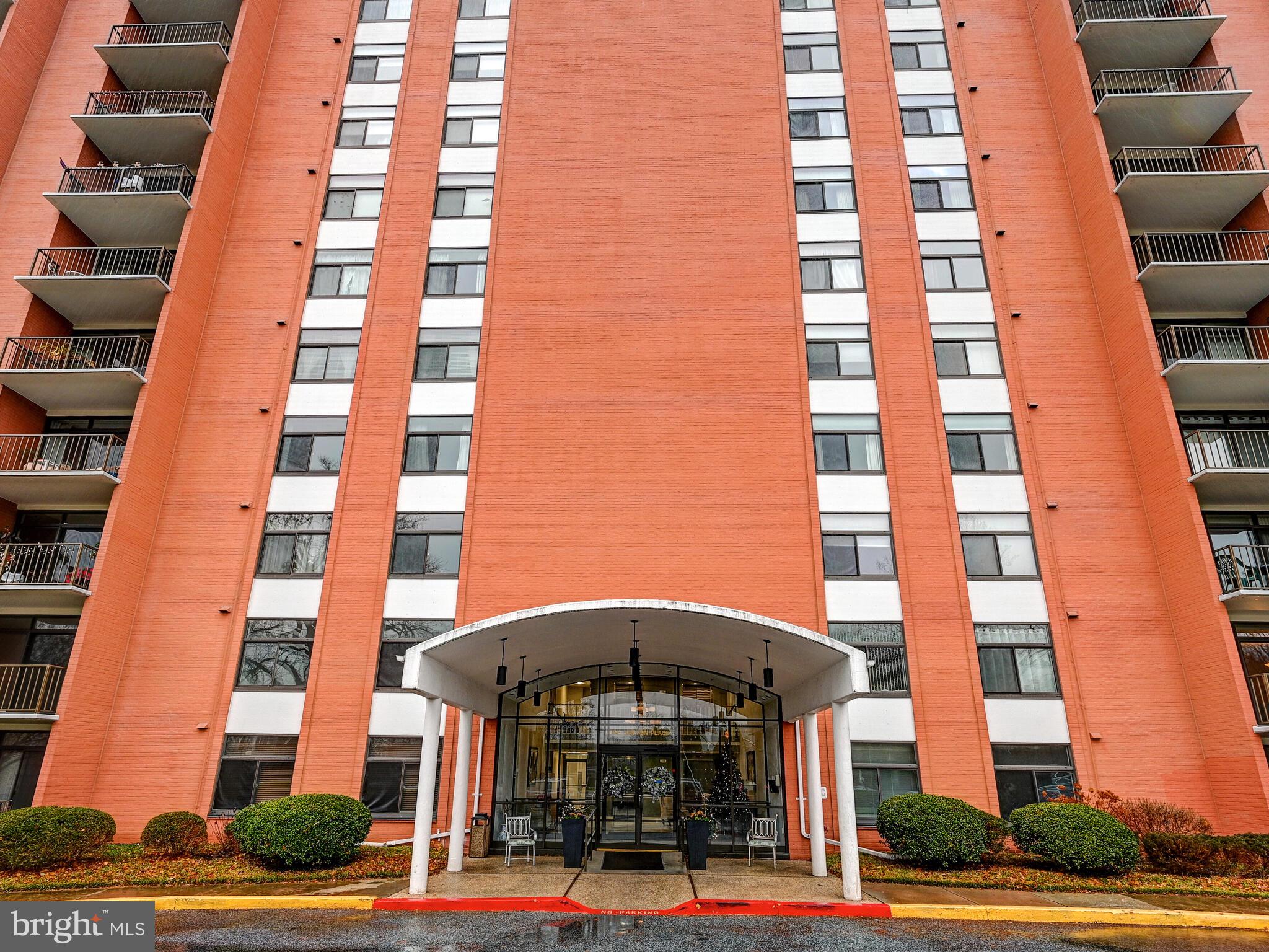 1 Smeton Pl #400