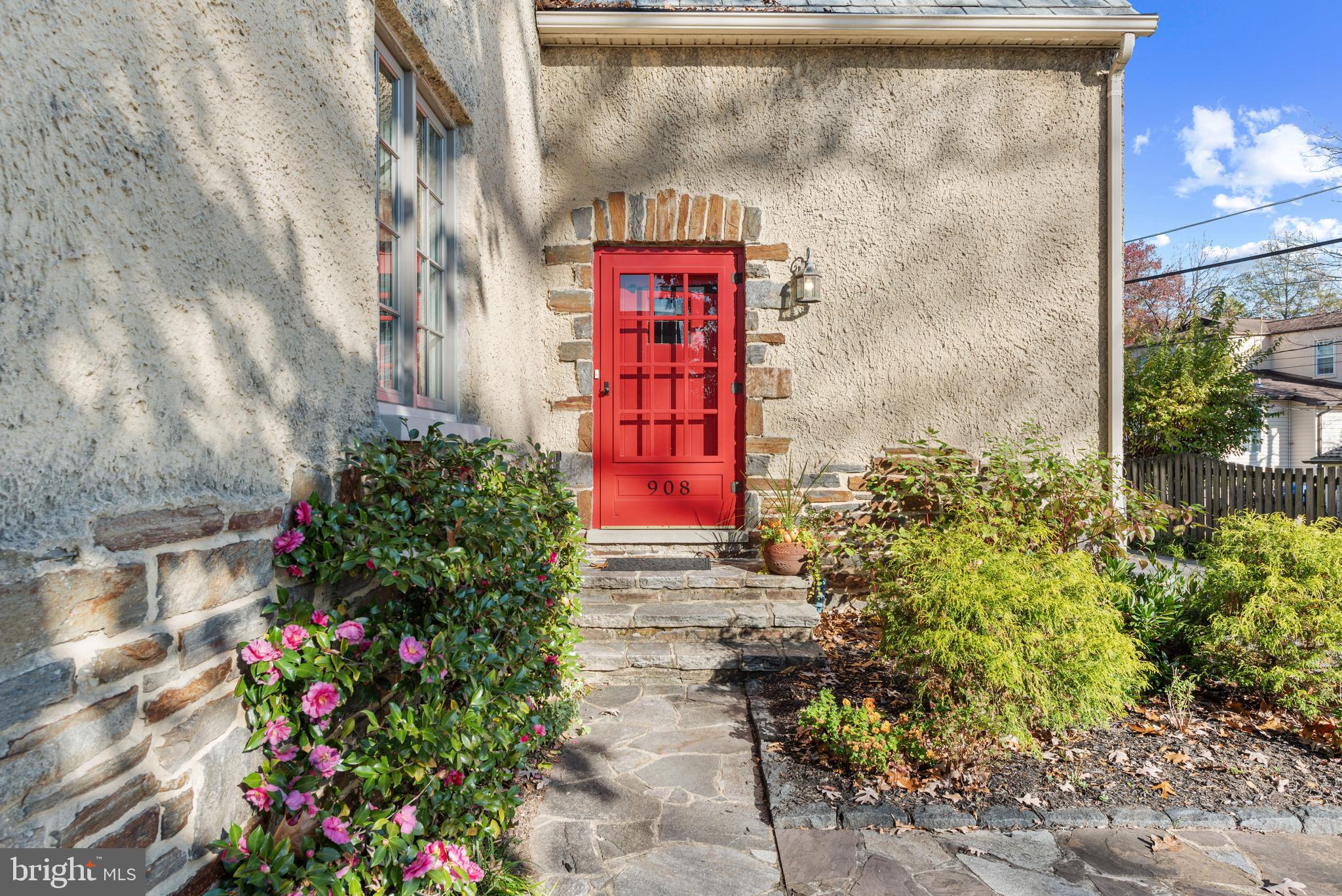 908 Old Oak Rd