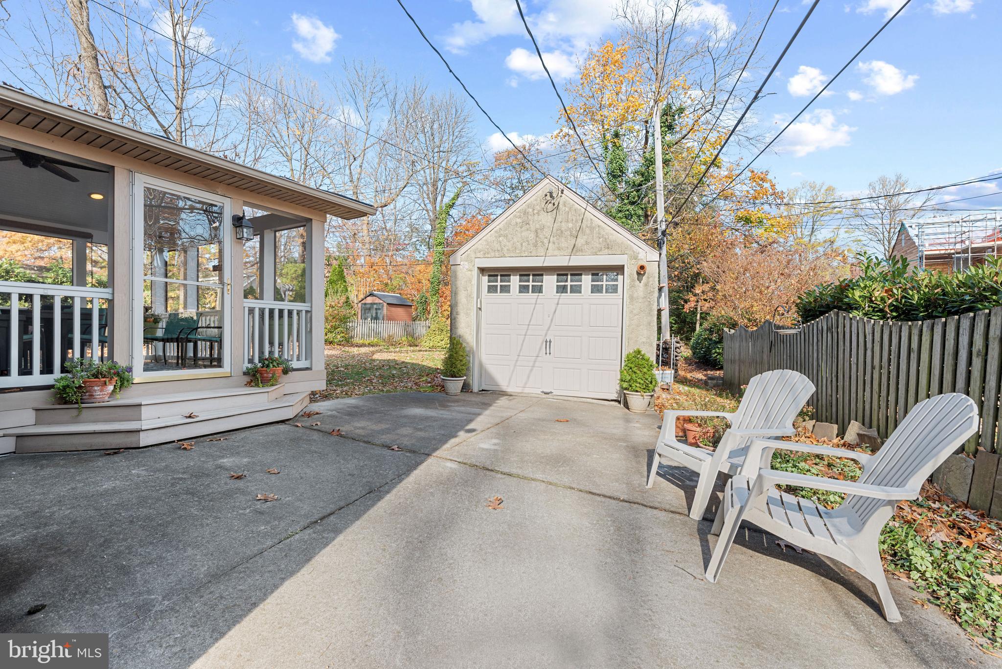 908 Old Oak Rd