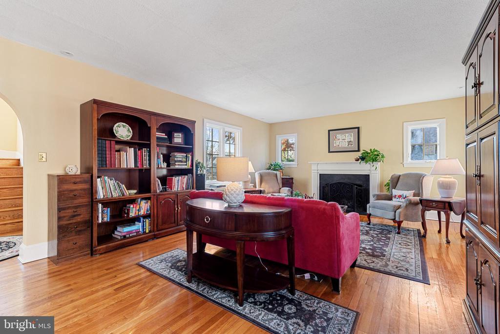 908 Old Oak Rd