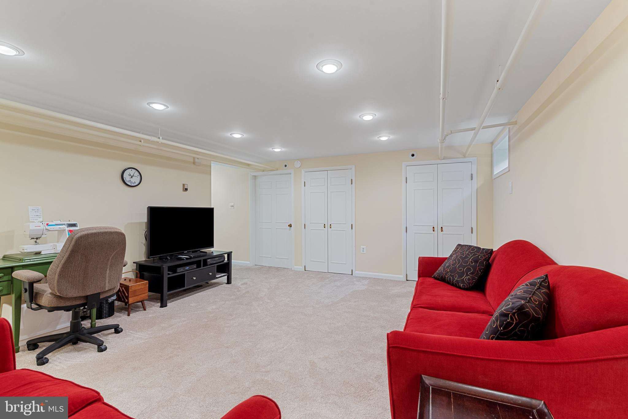 908 Old Oak Rd