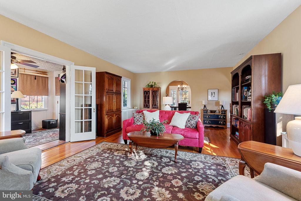 908 Old Oak Rd