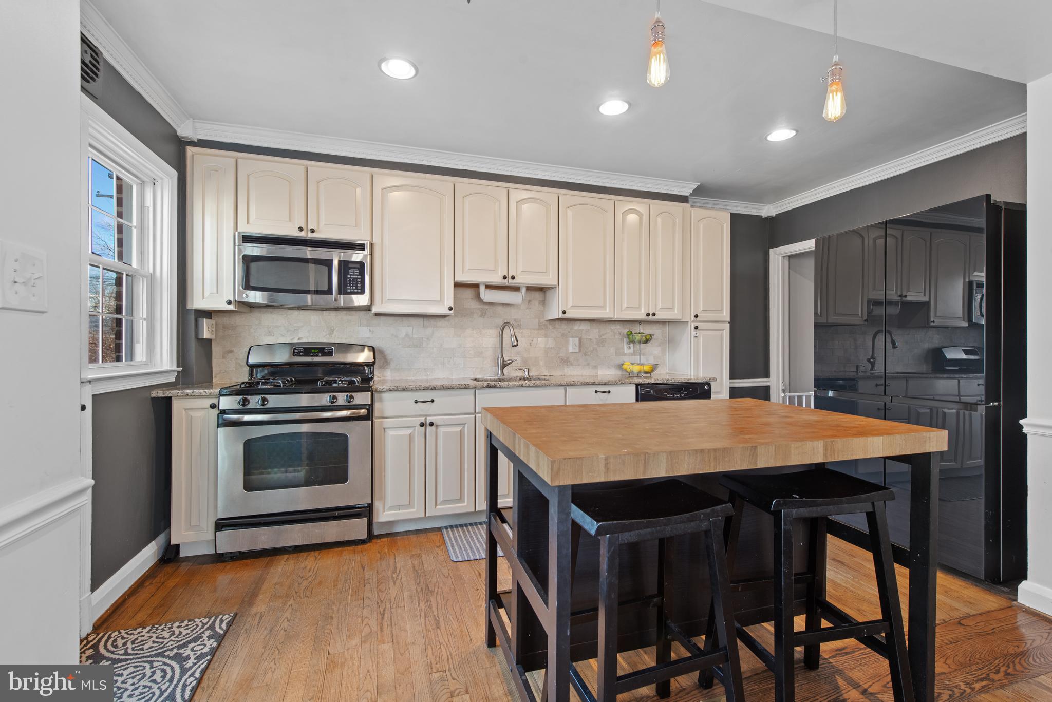330 Dumbarton Rd